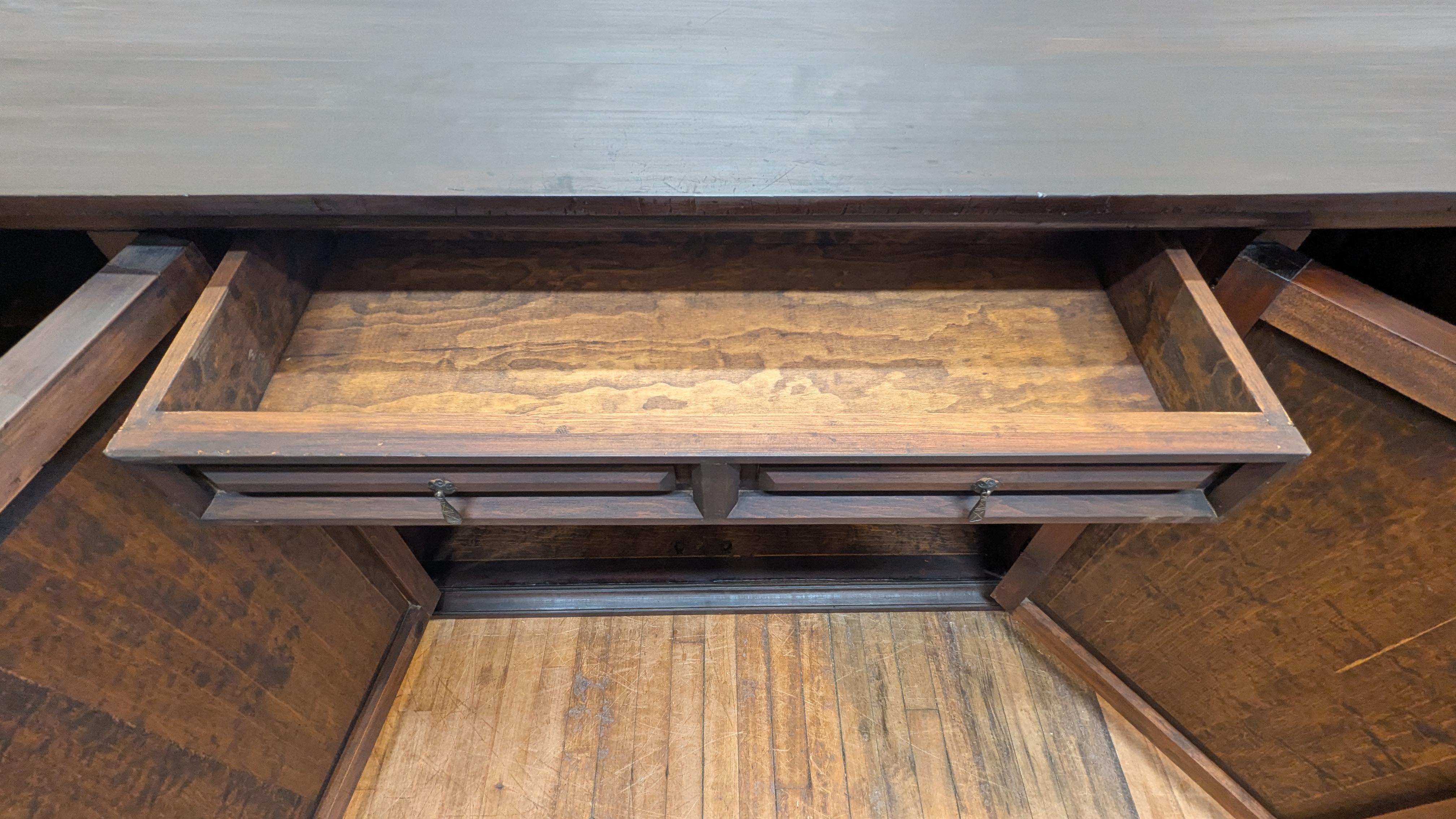 Metà XX secolo Credenza brutalista di metà secolo in vendita