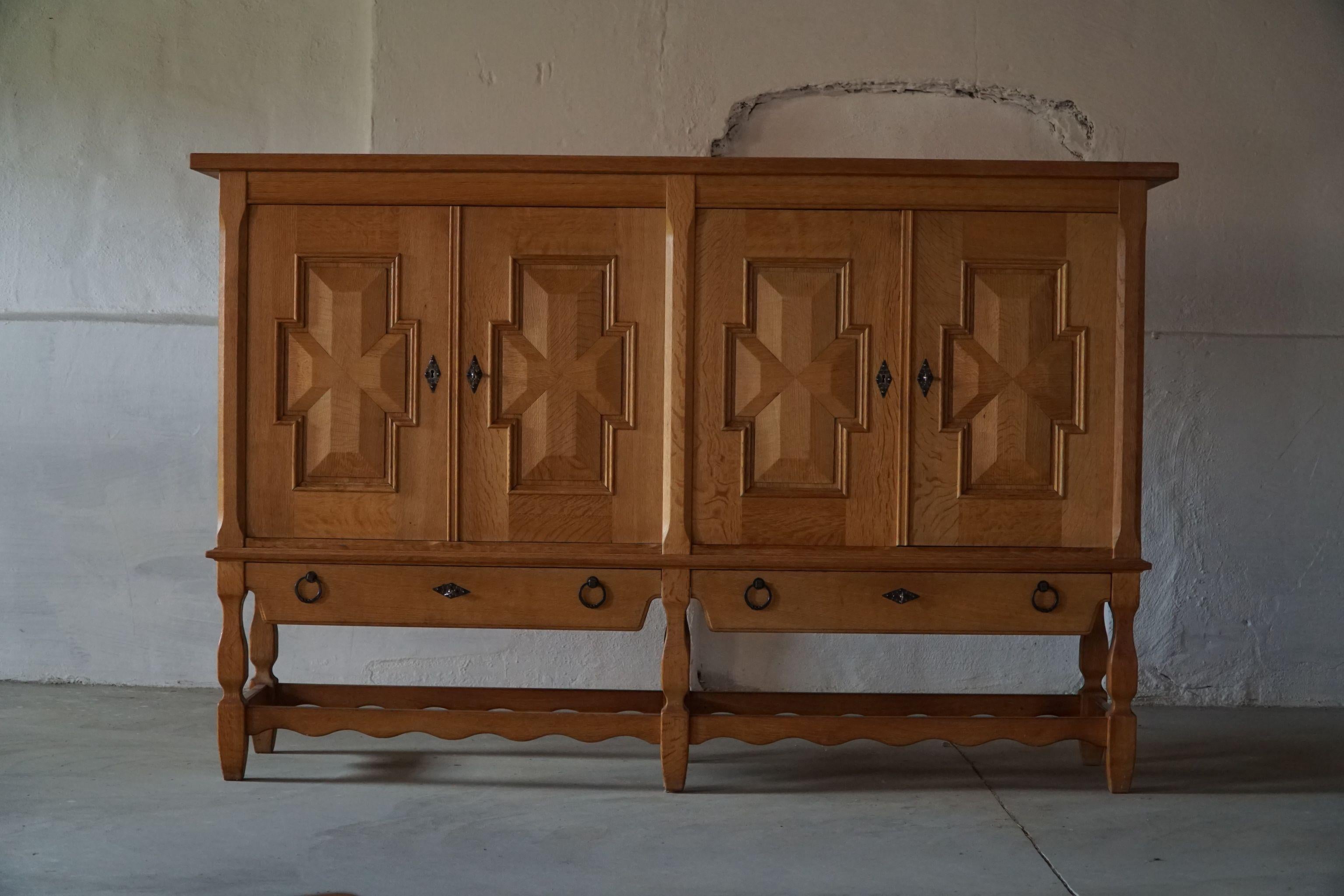 Brutalistisches Sideboard aus massiver Eiche aus der Mitte des Jahrhunderts, dänischer Schreiner, hergestellt in den 1950er Jahren im Angebot 7