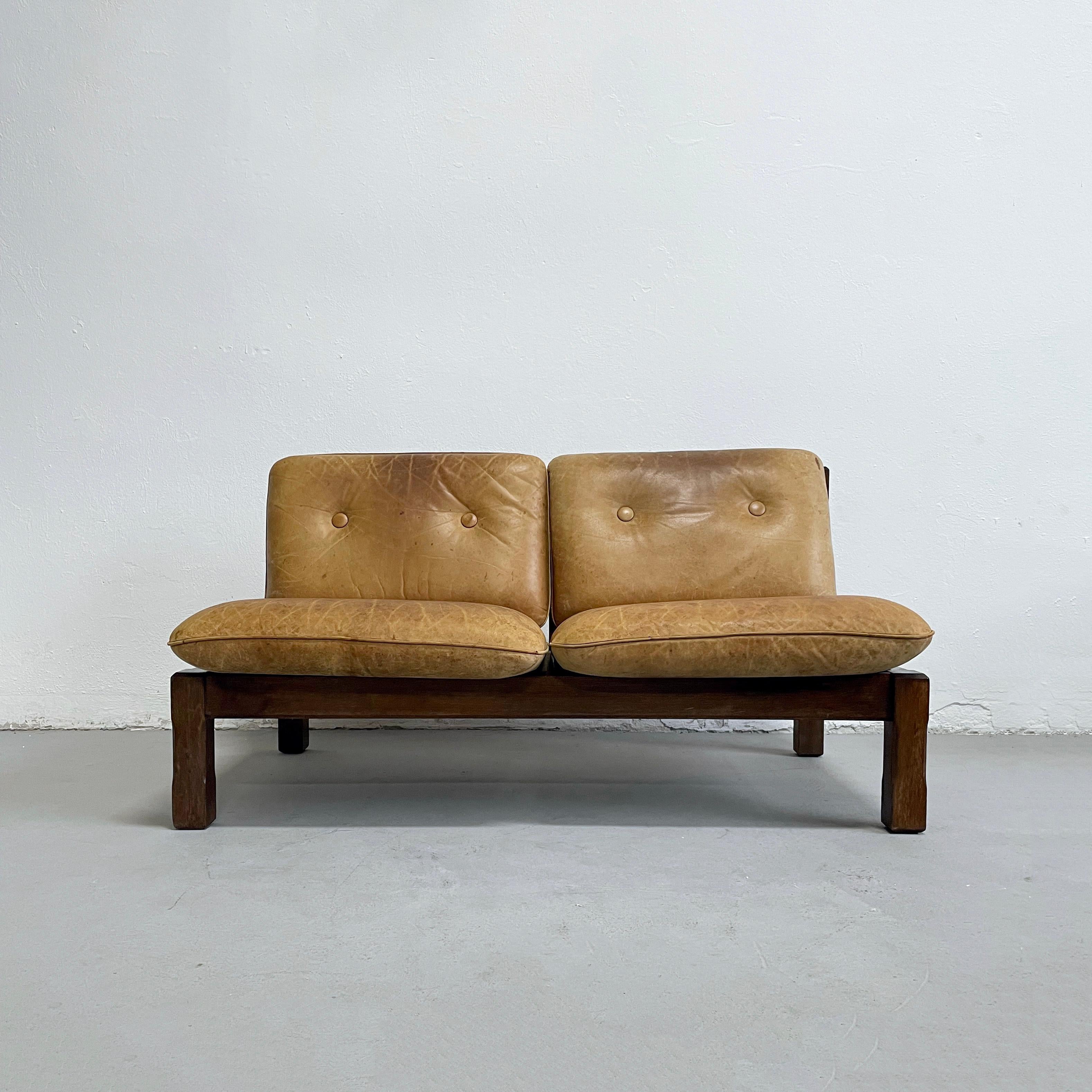 Mid Century Brutalist Sofa in Solid Oak and Leather, 1960s In Good Condition In Zagreb, HR