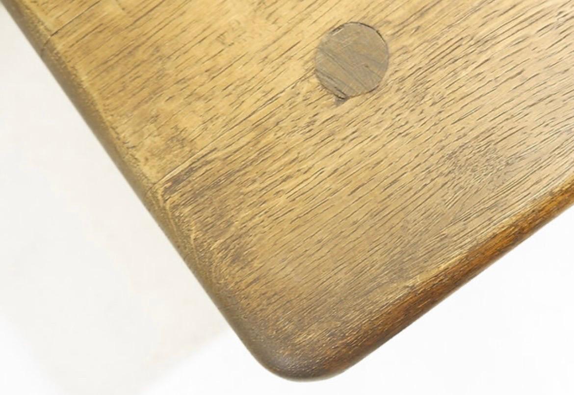 Stile Campaign Tavolino in legno massiccio brutalista di metà secolo - anni '60 in vendita