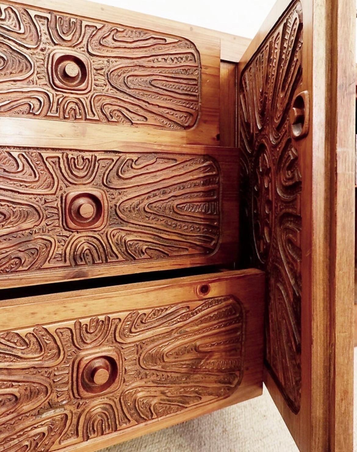 Brutalismo Credenza in legno massiccio brutalista di metà secolo in vendita