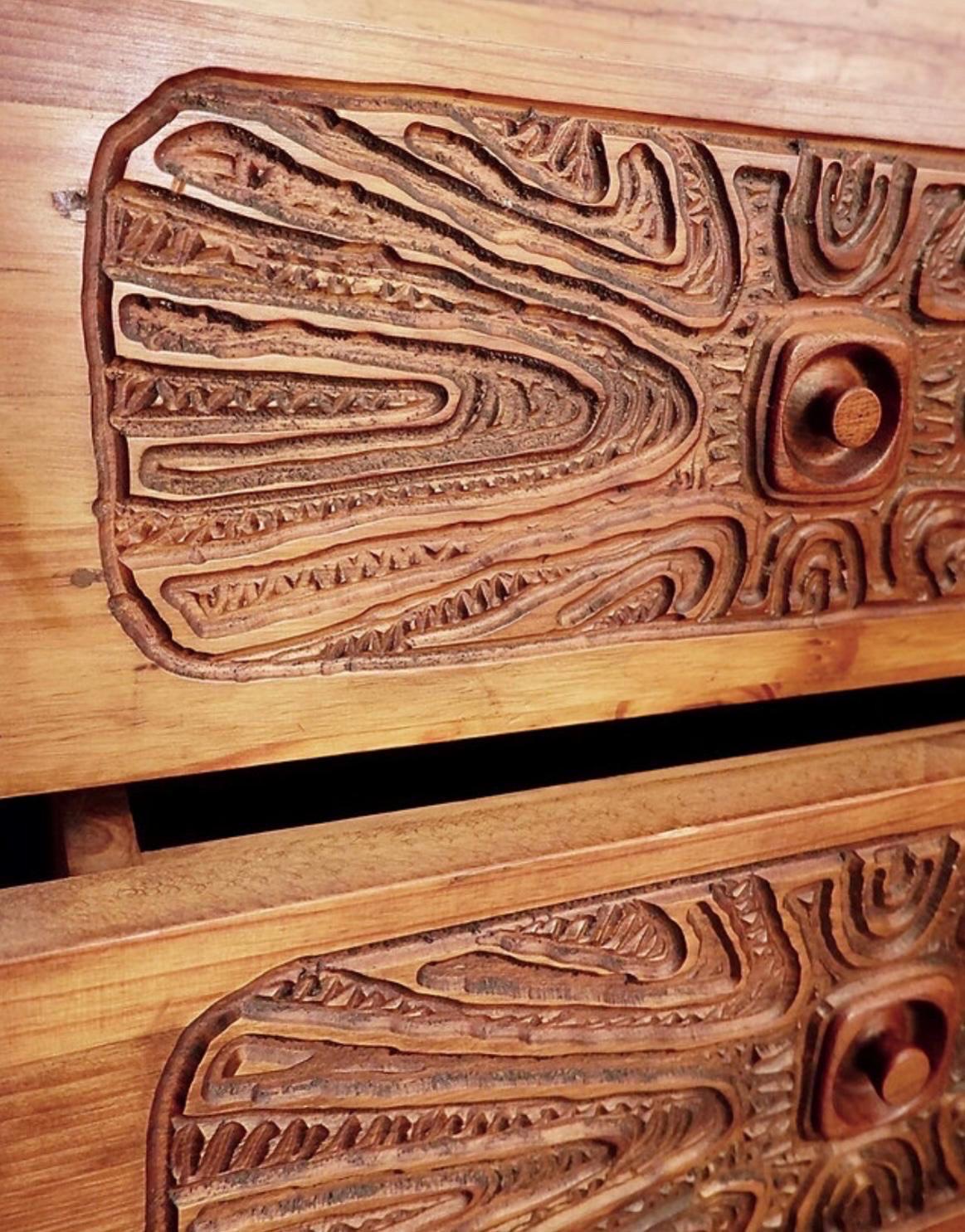 Credenza in legno massiccio brutalista di metà secolo In condizioni buone in vendita a Linkebeek, BE
