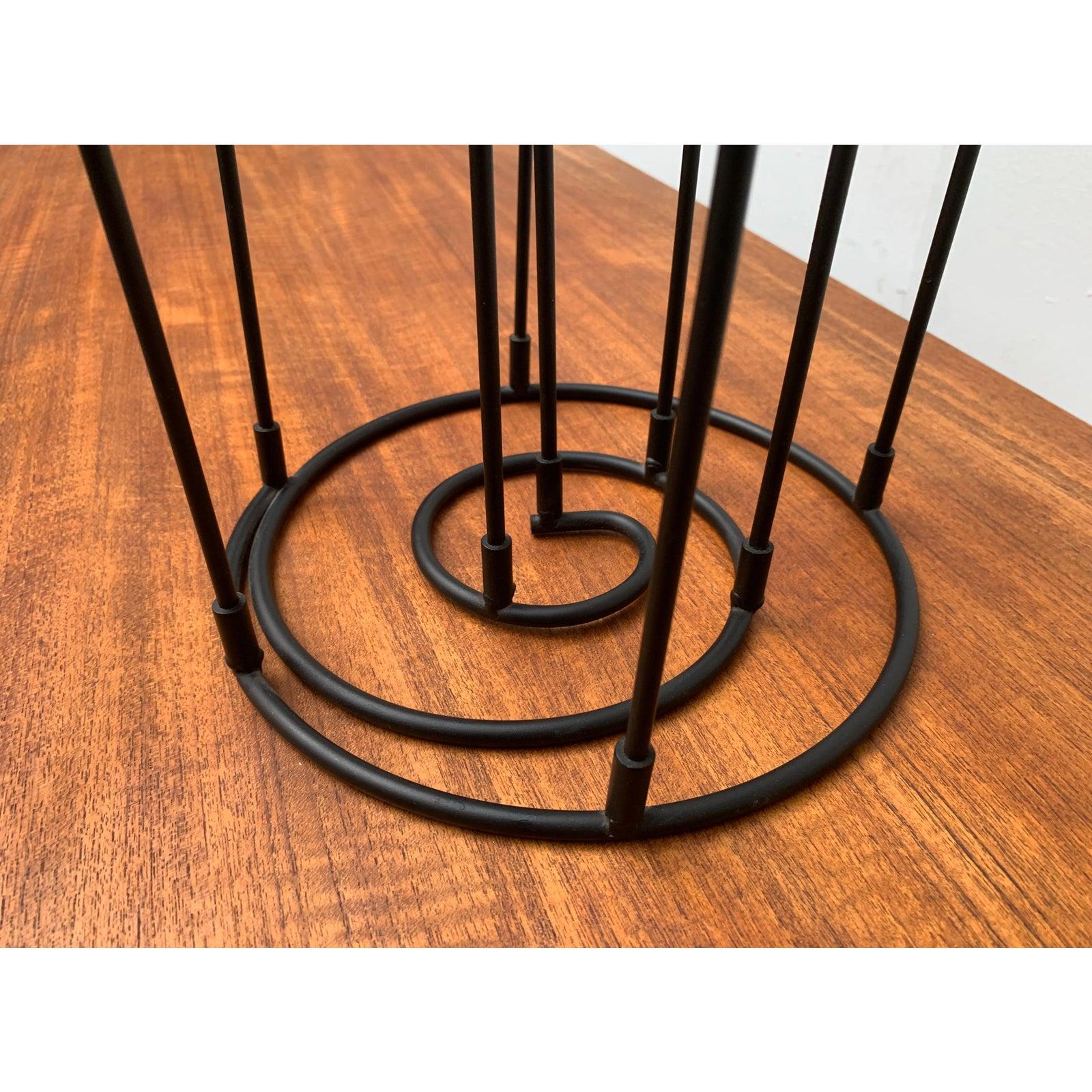 Brutalistischer String-Stil Metall-Kerzenhalter, 1960er Jahre (Brutalismus) im Angebot