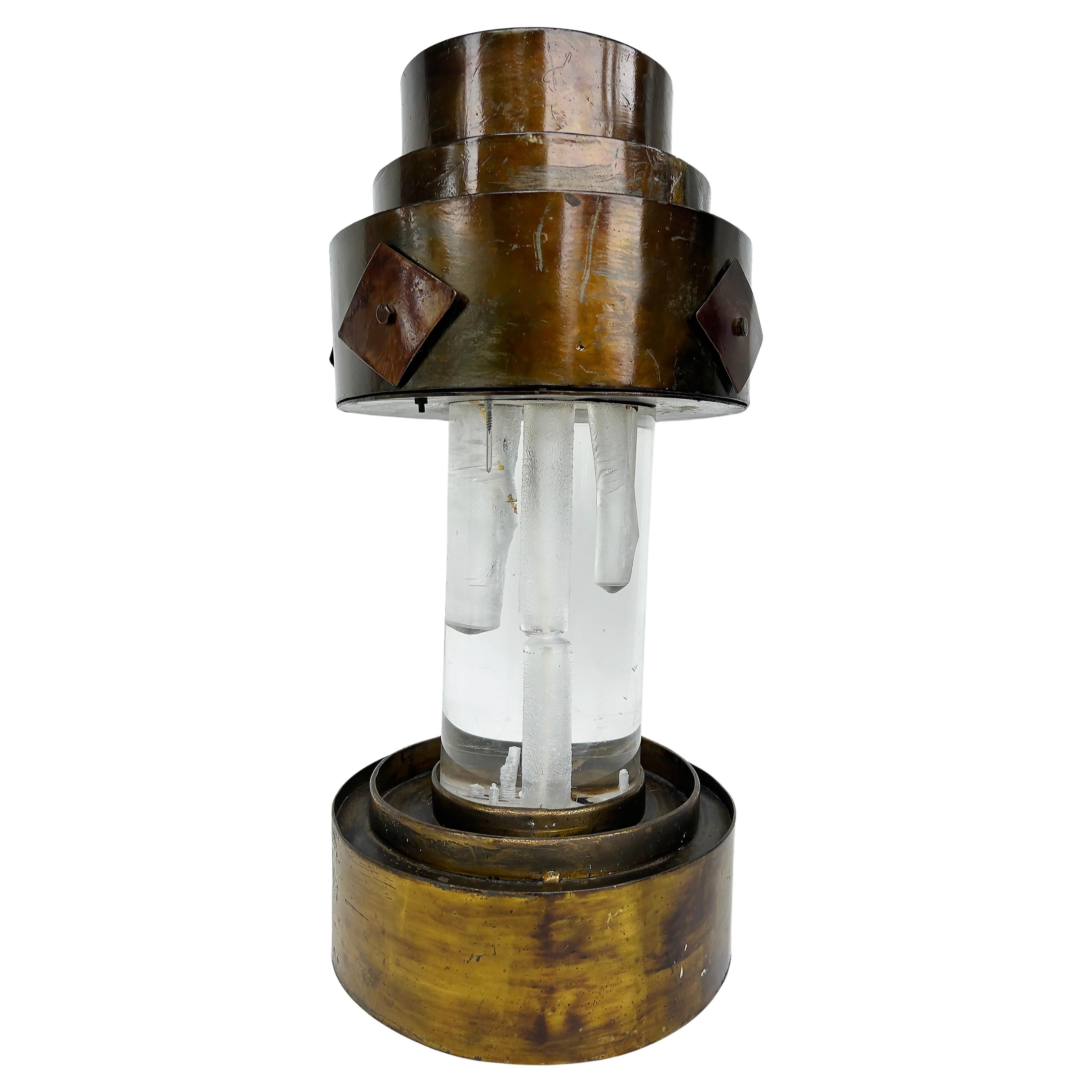 Lampe de table Brutalist Studio Craft du milieu du siècle en Lucite, laiton en vente