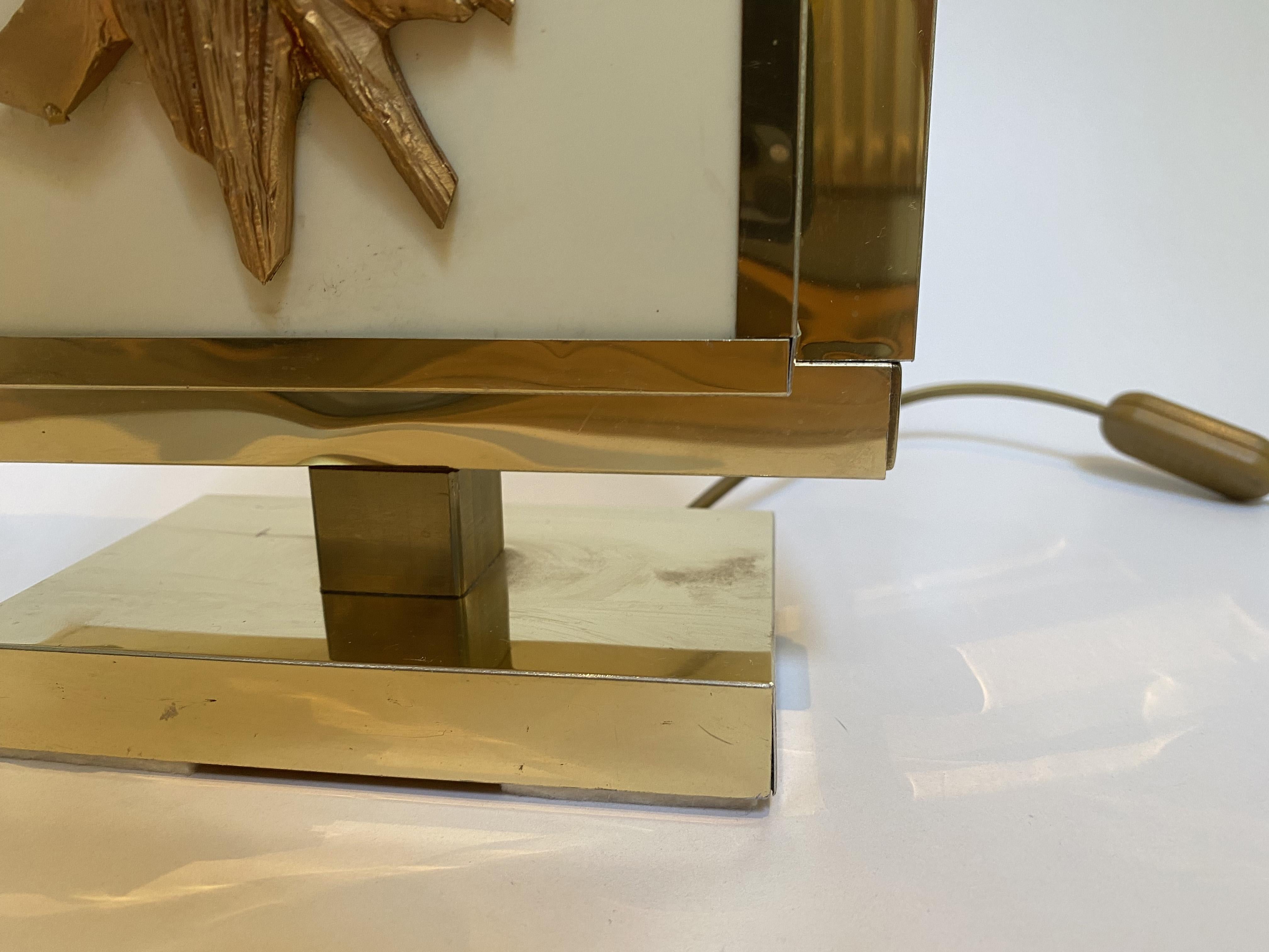 French Mid-century Brutalist Table Lamp in Brass and Resin by Philippe Cheverny, 1970s. For Sale