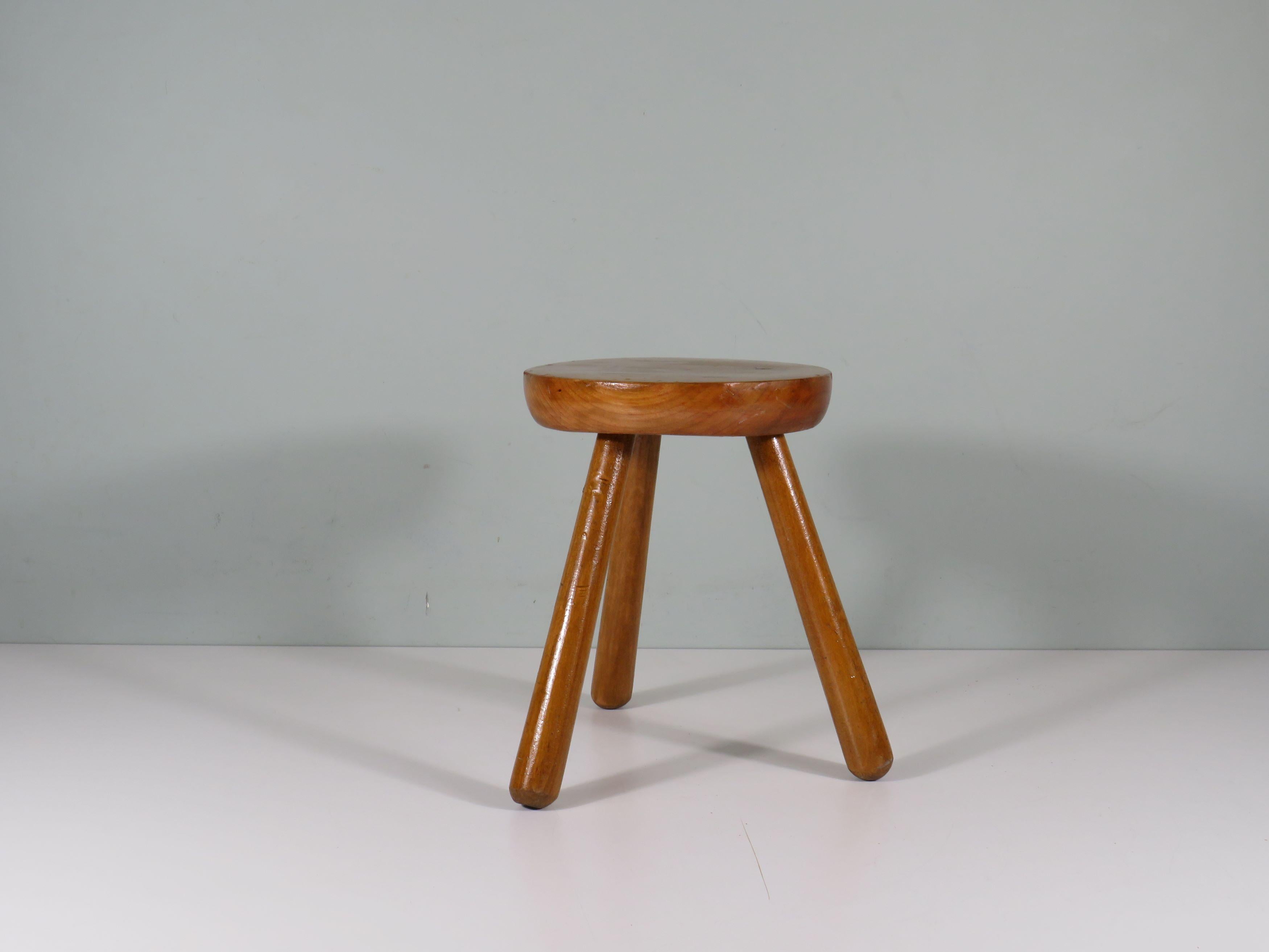 Brutalist Mid century, brutalist tripod stool in the style of Perriand. France 1960s
