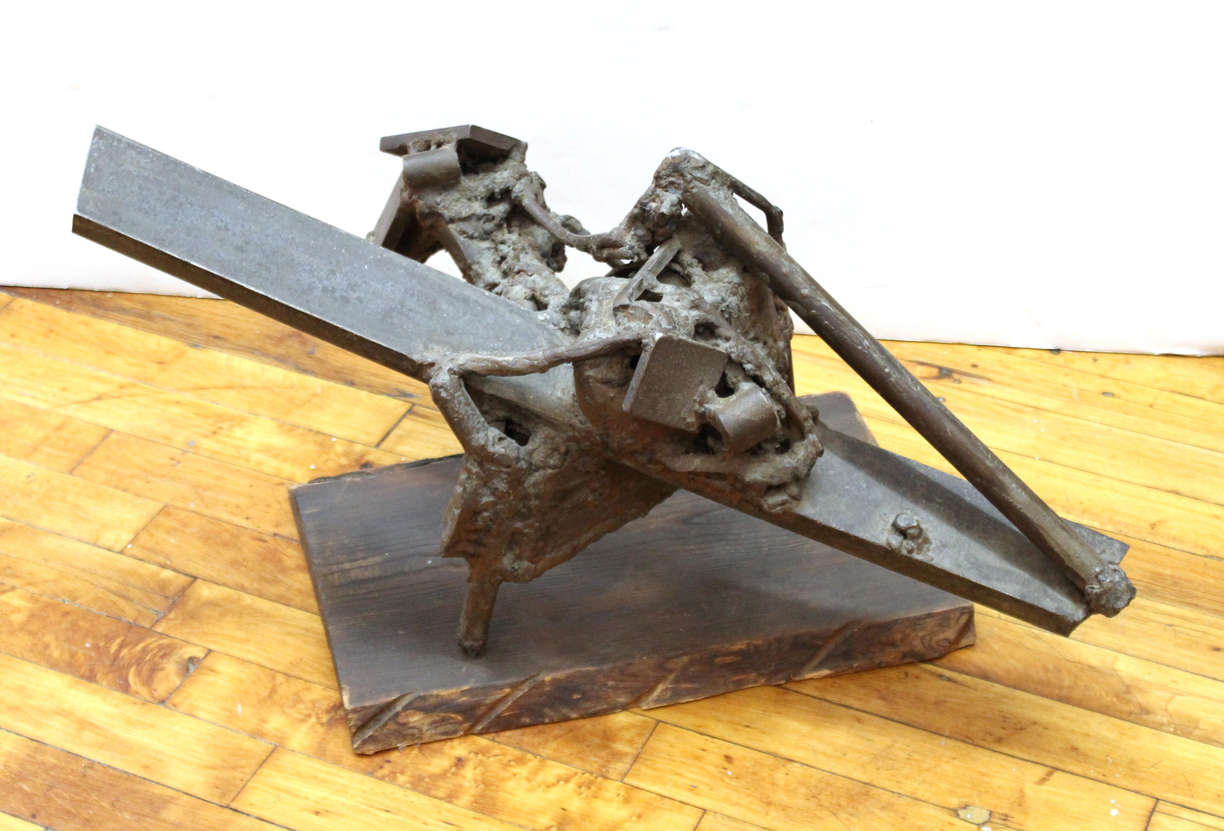 Sculpture d'assemblage abstrait brutaliste du milieu du siècle dernier en métal soudé Bon état - En vente à New York, NY