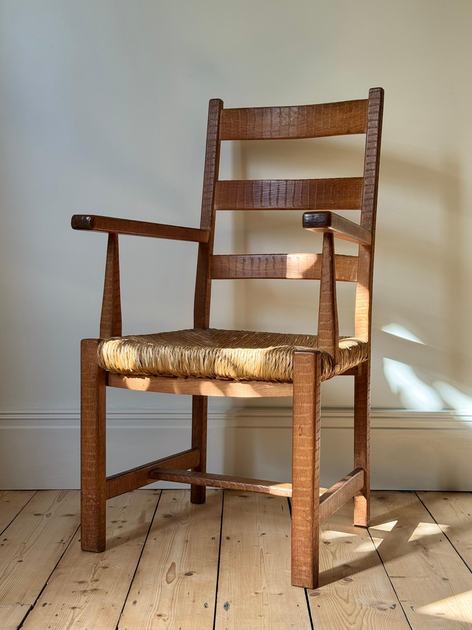 Sillón de madera brutalista de mediados de siglo siglo XX en venta