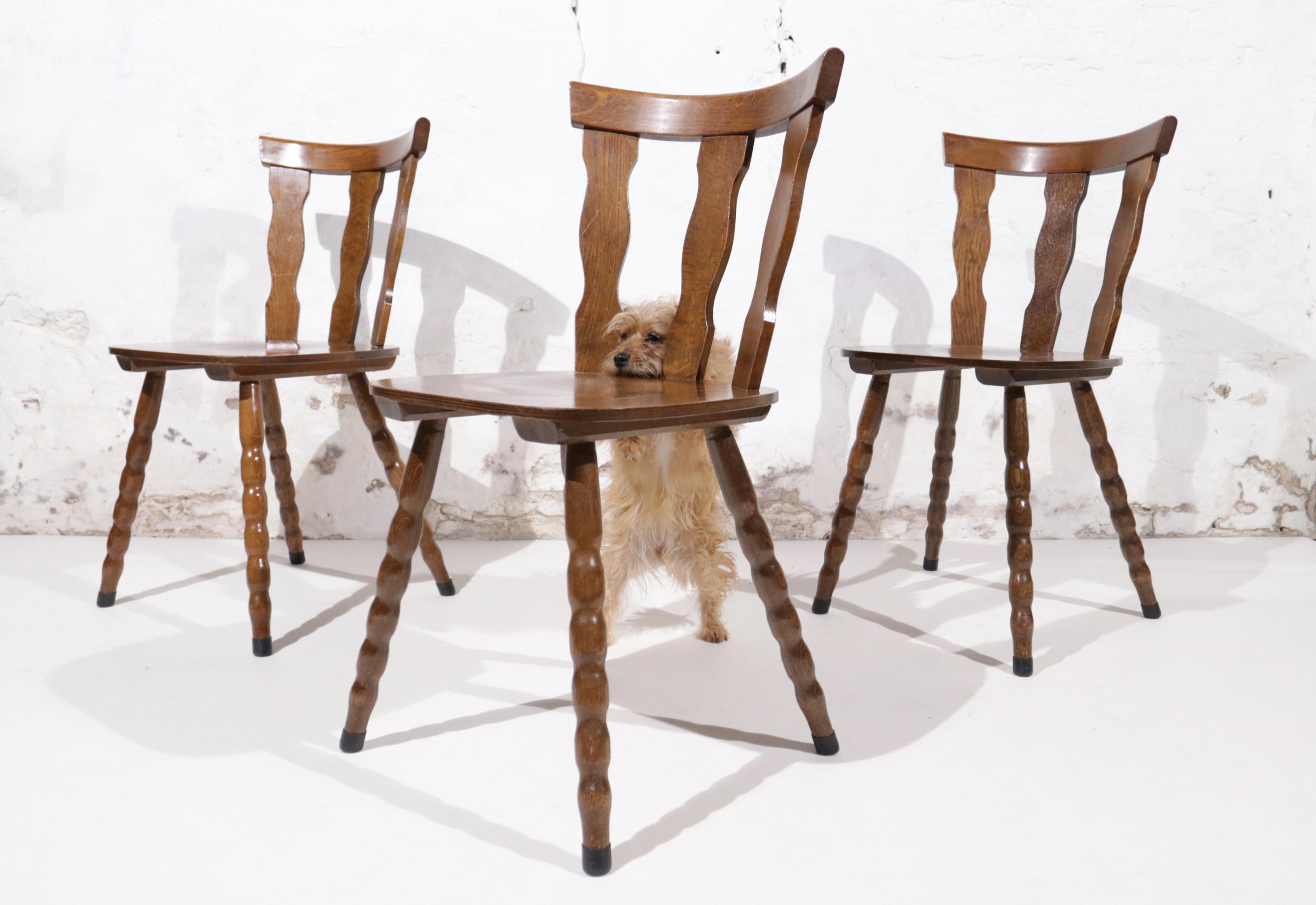 Brutalistische Stühle aus der Mitte des Jahrhunderts mit Bogenausschnitten und Bobbin-Beinen im Angebot 7