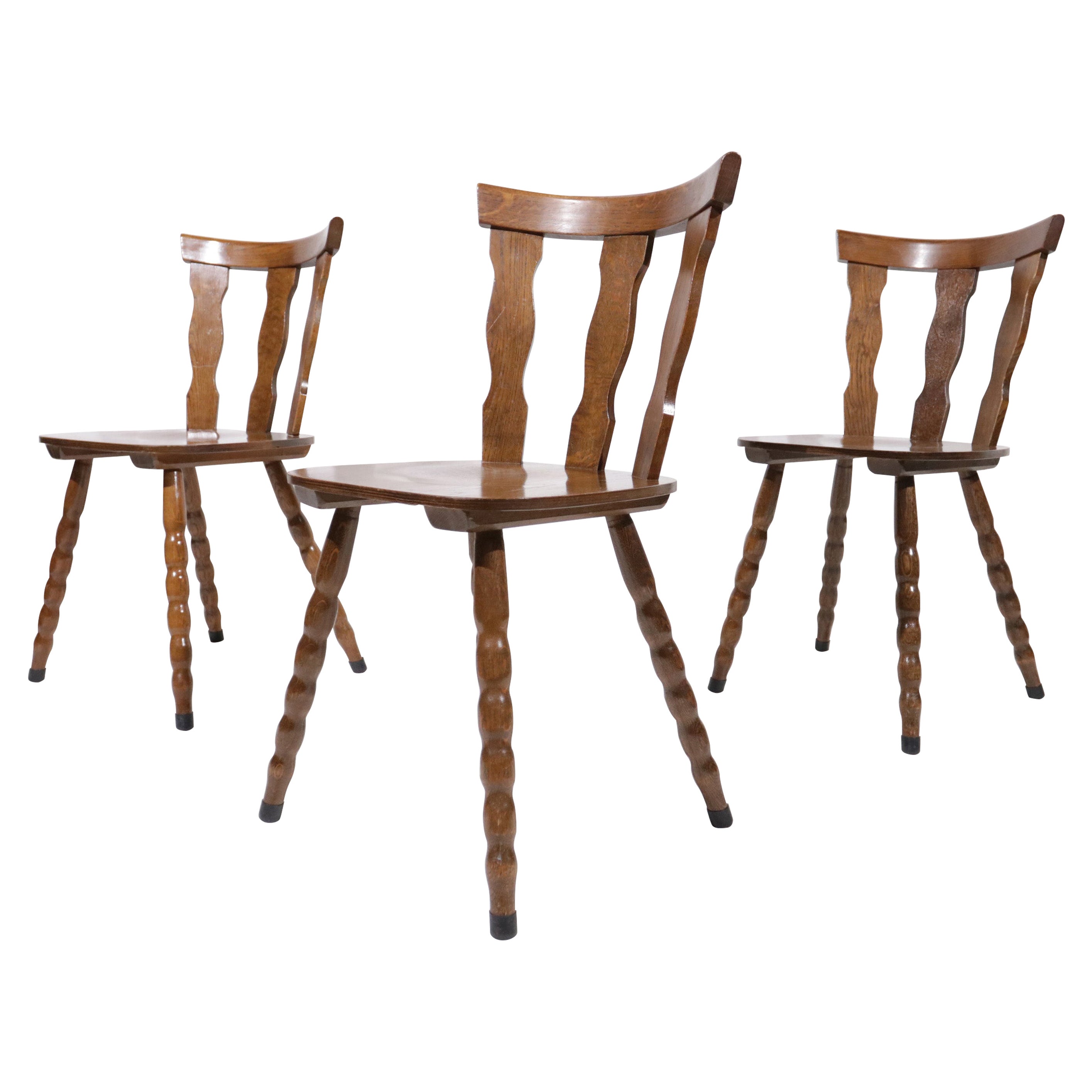 Brutalistische Stühle aus der Mitte des Jahrhunderts mit Bogenausschnitten und Bobbin-Beinen im Angebot