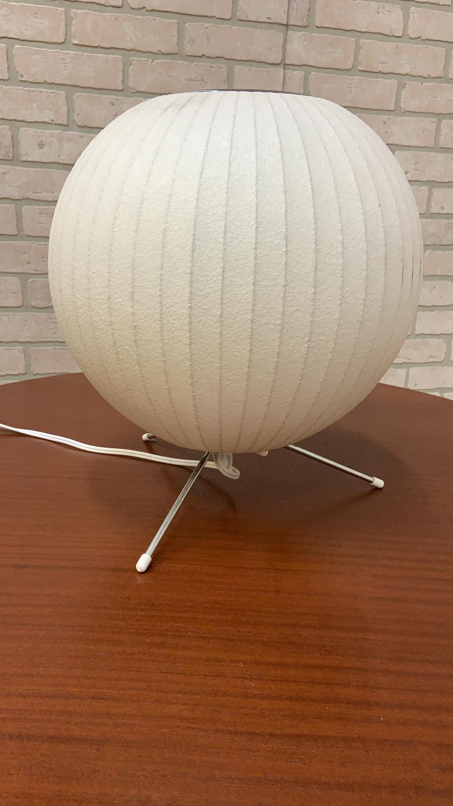 Américain Mid Century Bubble Lamp Ball Tripod Stand par George Nelson pour Herman Miller