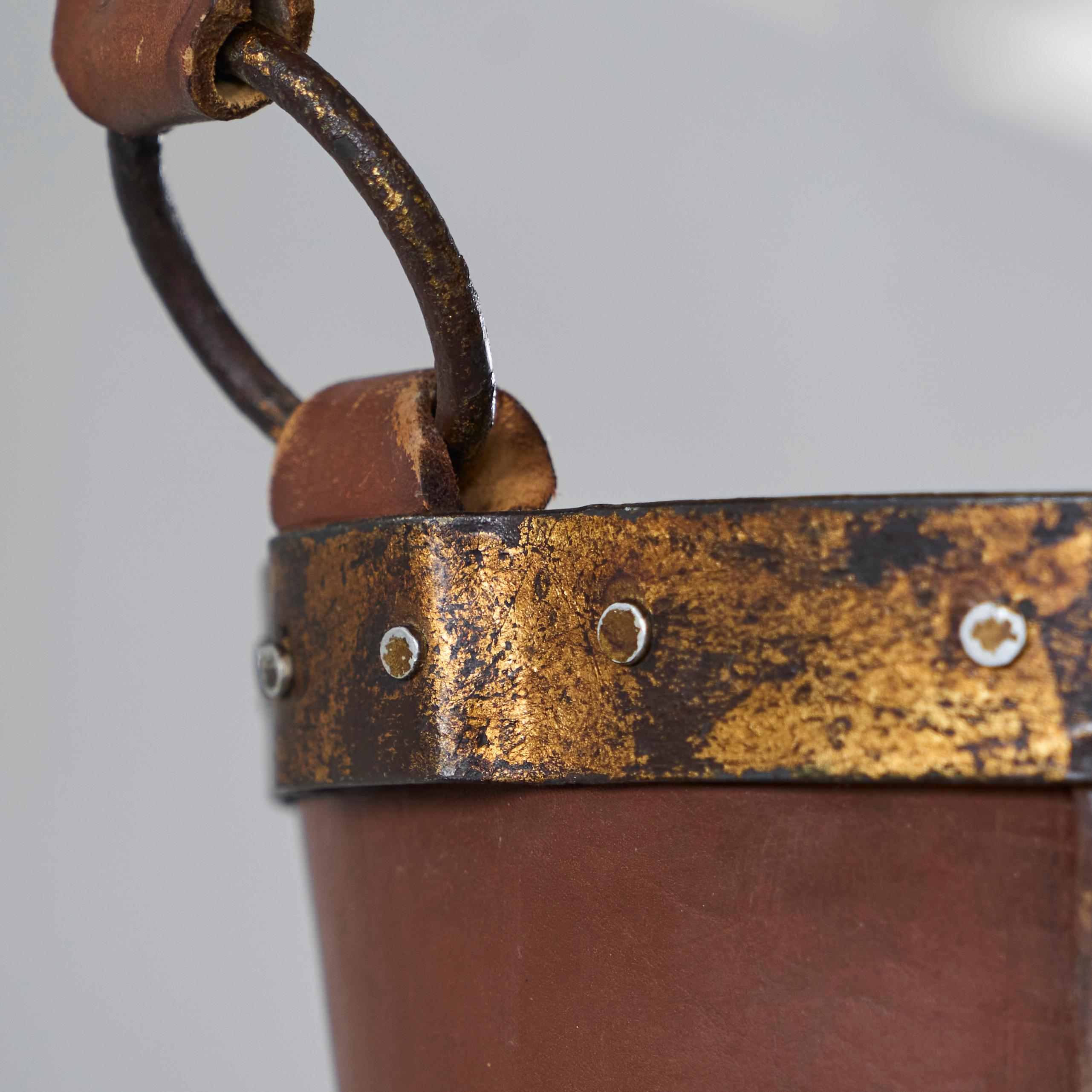 Mid Century Bucket or Basket in Leather and Metal siglo XX en venta