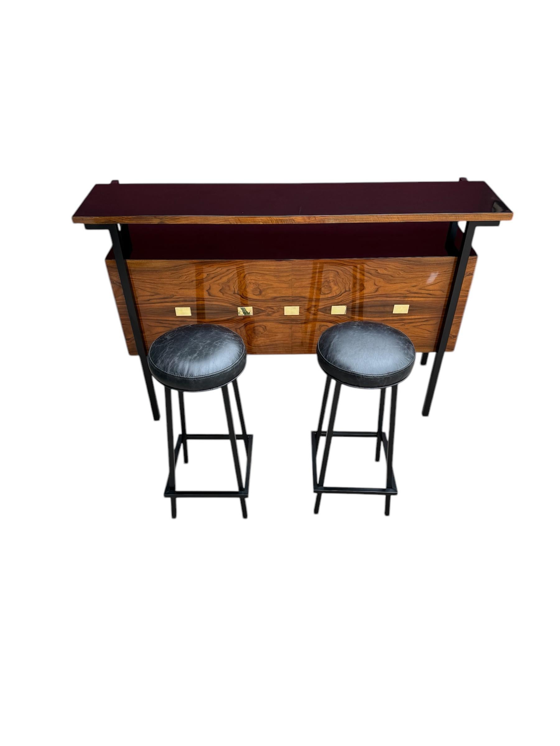 Mid-Century moderno Buffet bar di metà secolo con sgabello Design italiano in vendita