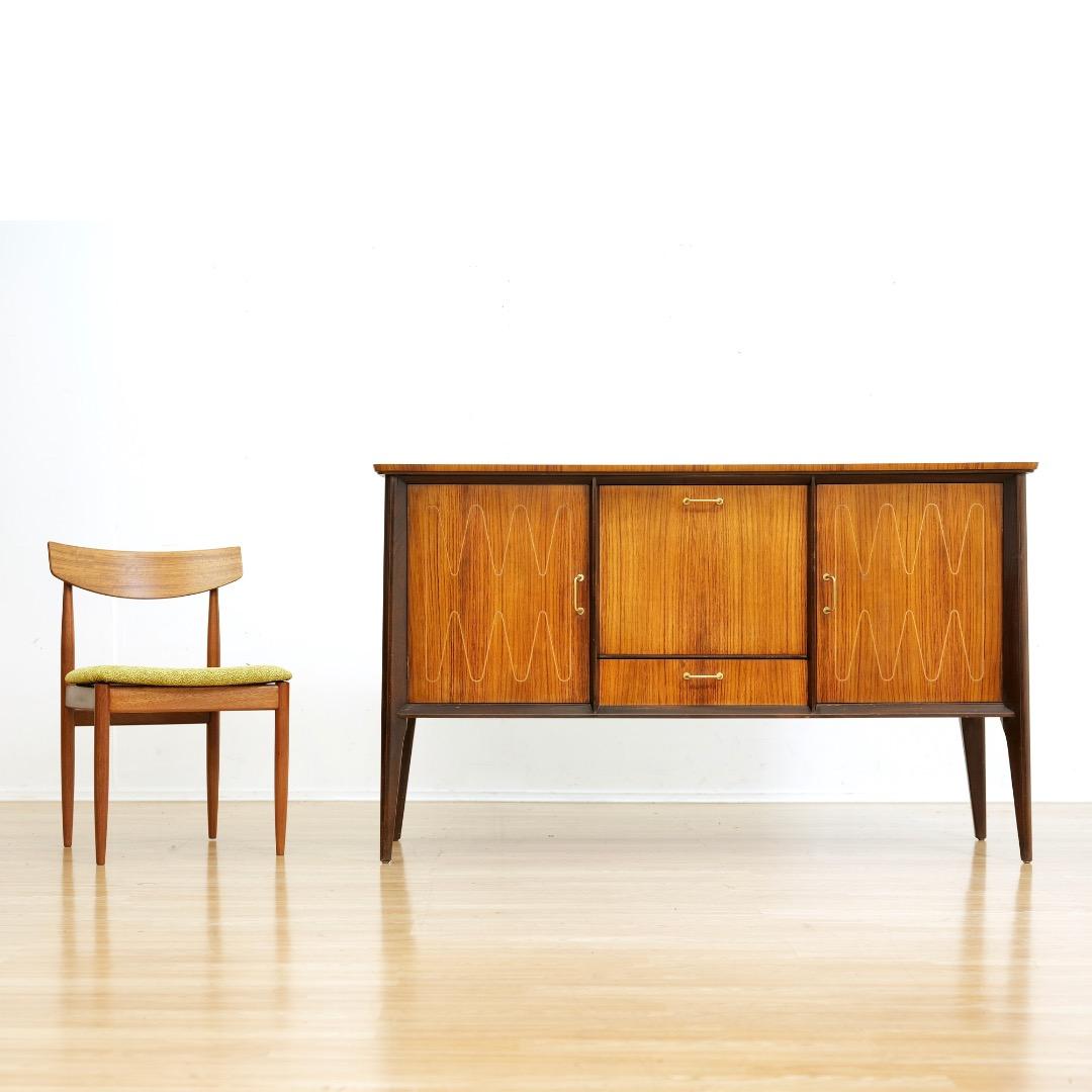 Buffet crédence du milieu du siècle par Everest Furniture en vente 5