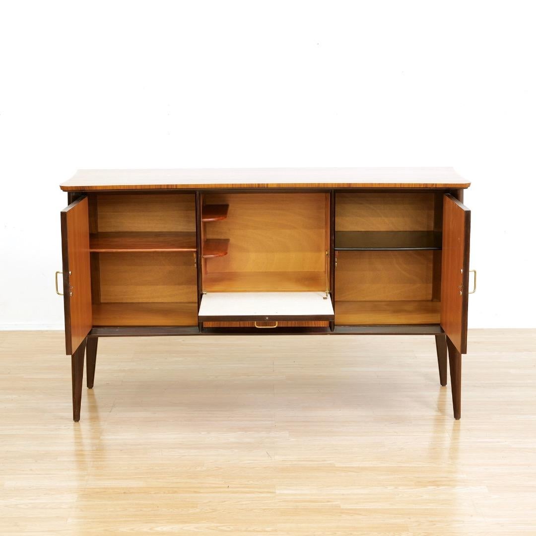 Mid-Century Modern Buffet crédence du milieu du siècle par Everest Furniture en vente