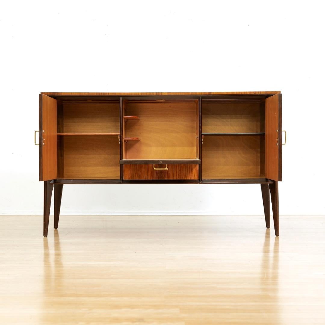 Buffet crédence du milieu du siècle par Everest Furniture Bon état - En vente à Los Angeles, CA