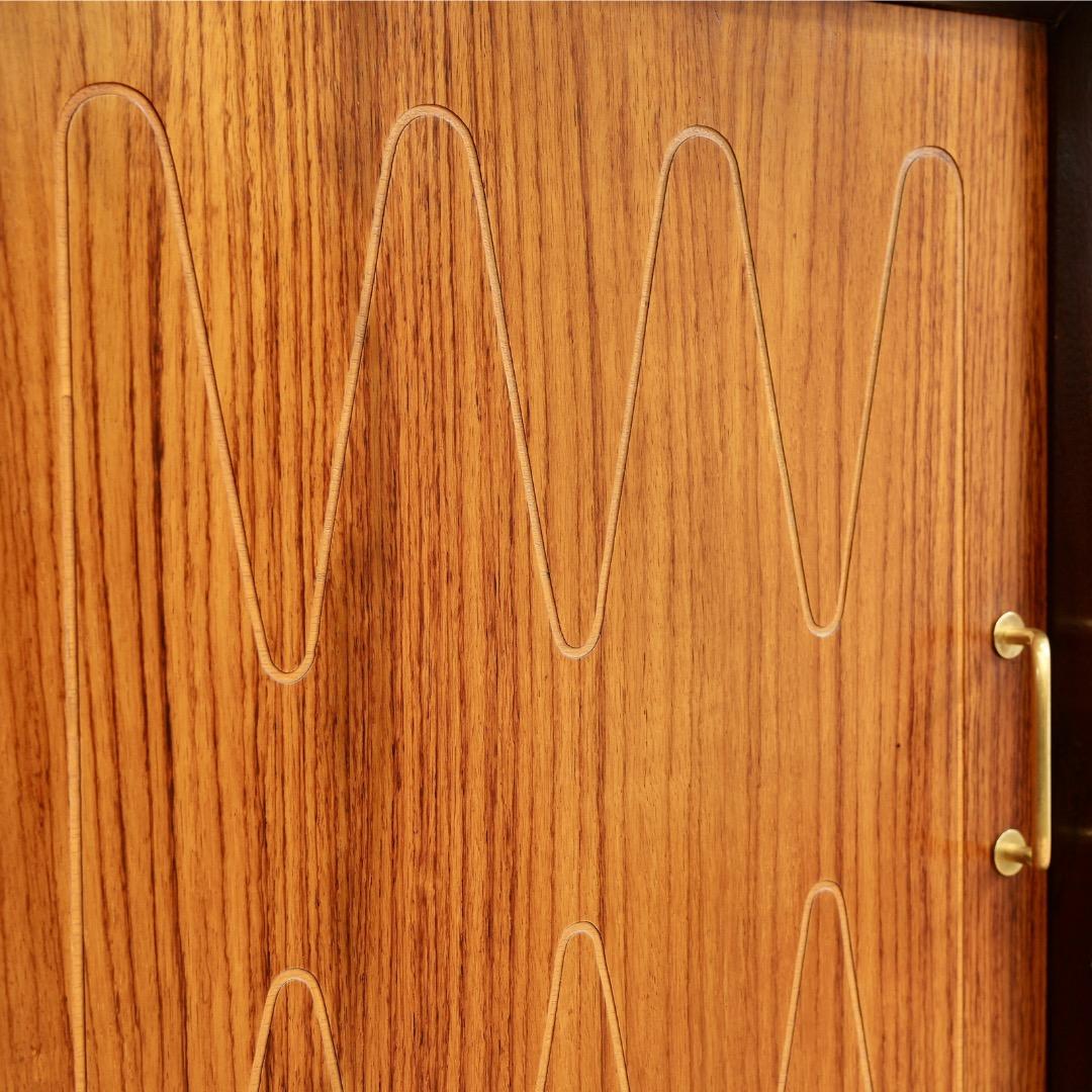 Buffet crédence du milieu du siècle par Everest Furniture en vente 3