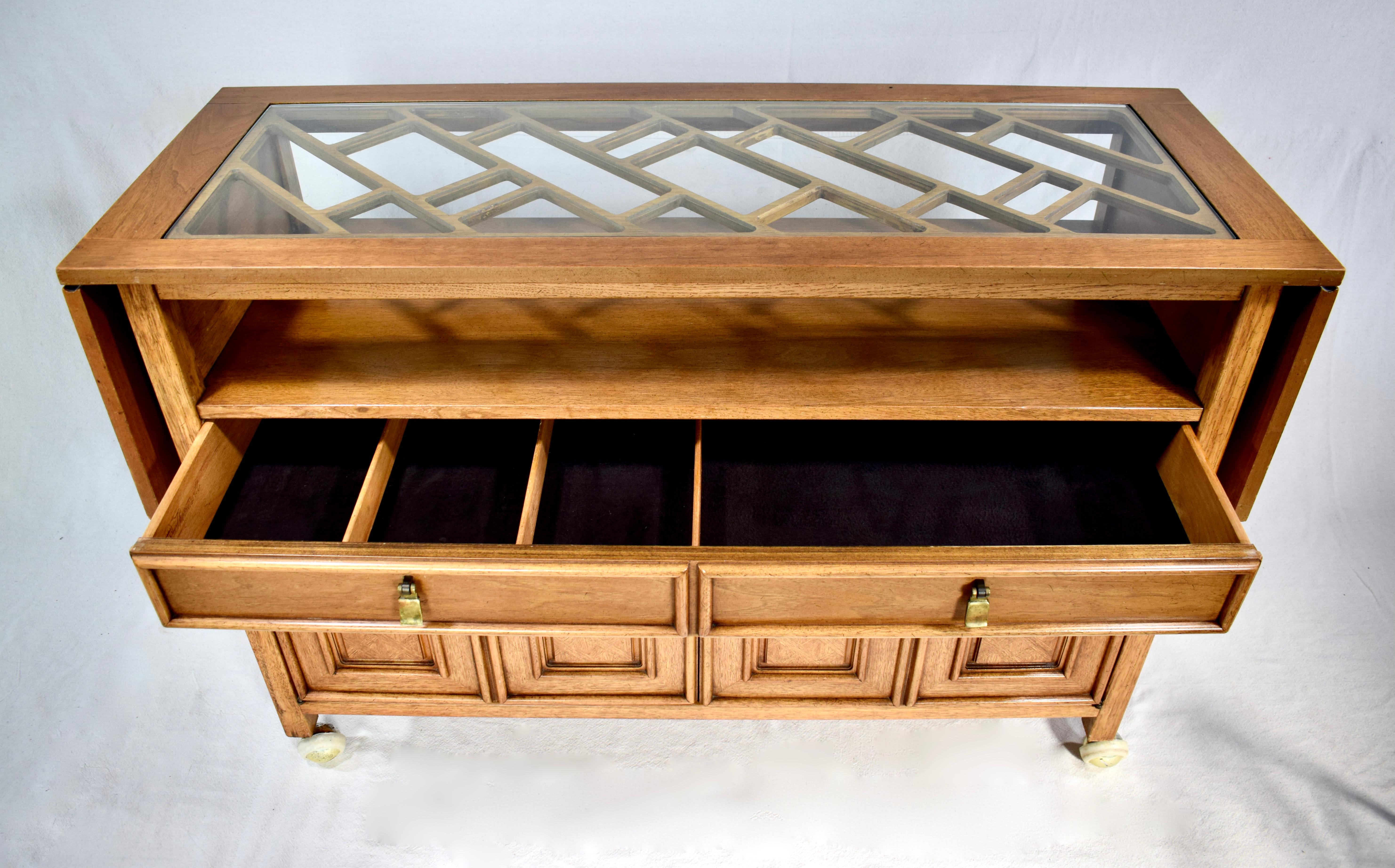 Coastal Trellis Style Buffet or Serving Table on Brass Casters In Good Condition For Sale In Southampton, NJ