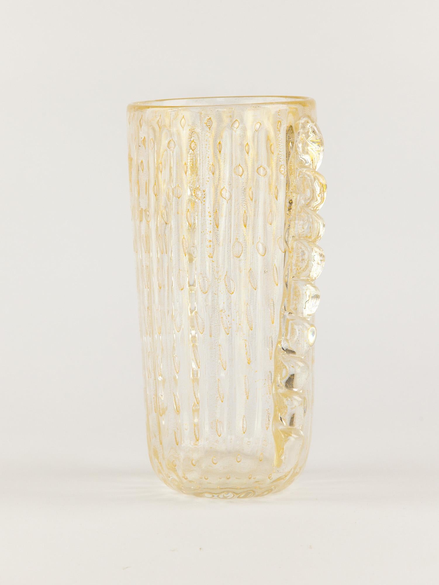 Original and rare vintage Murano vase by Toso Murano. The ribbed crystal clear glass with gold flecks is dotted with ‘Bullicante’ bubbles. The 'Morise' ribbed decorations have gold flecks inclusions giving the glass a golden hue. Made in Italy,