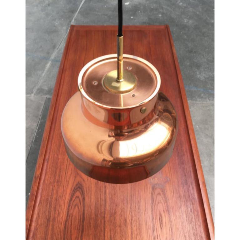 Lampada a sospensione Bumling di metà secolo di Anders Pehrson per Ateljé Lyktan

- Design scandinavo senza tempo
- La lampada a sospensione Bumling è stata disegnata da Anders Pehrson
- Prodotto da Atelje Lyktan
- Progettato negli anni '60
- Questa