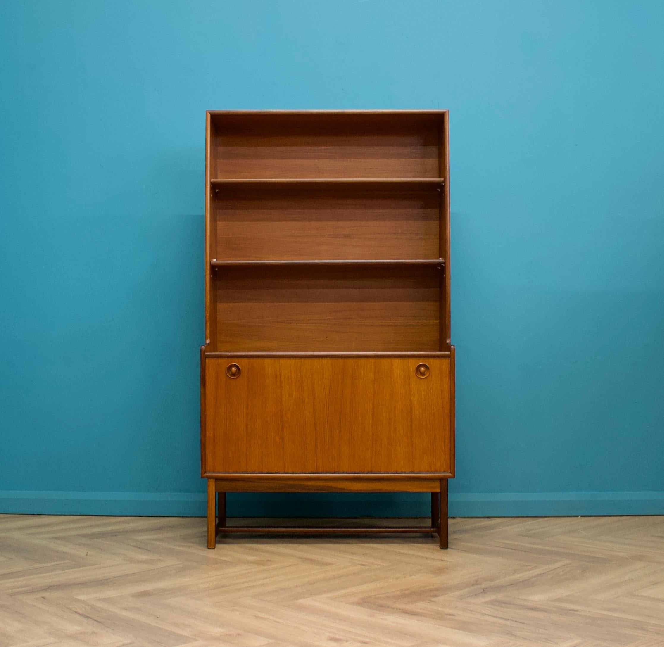 Hoher Plattenschrank oder Bücherregal aus Teakholz aus der Mitte des Jahrhunderts von Turnidge, ca. 1960er Jahre




Mit zwei Einlegeböden und zusätzlichem Stauraum für Akten oder Aktenschränke im unteren Schrankbereich