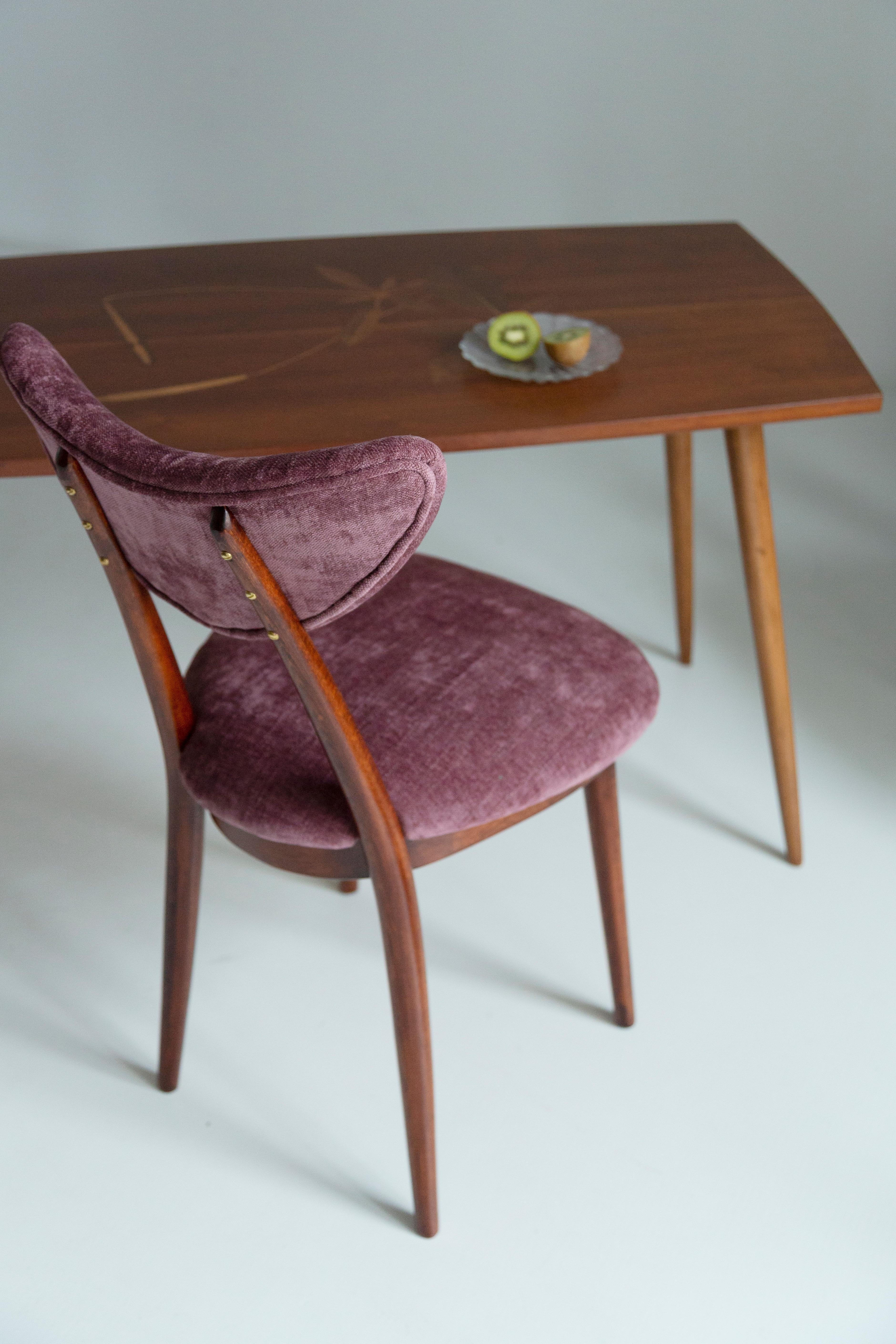 Midcentury Burgundy Pink Violet Velvet Heart Chair, Europa, 1960er Jahre (Moderne der Mitte des Jahrhunderts) im Angebot