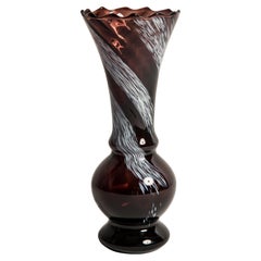 Vase du milieu du siècle rouge prune violet et blanc, Europe, années 1960