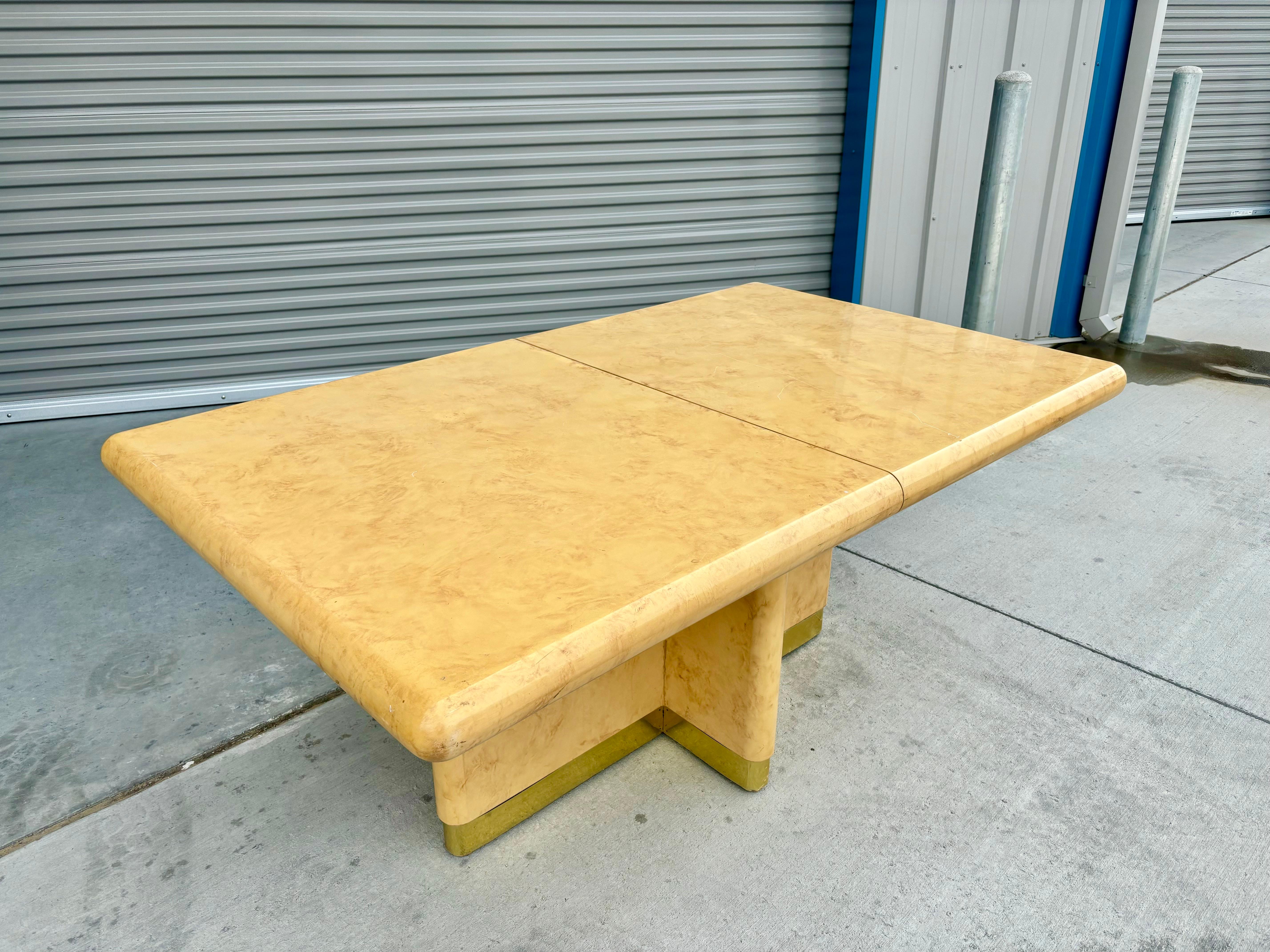 Table de salle à manger en loupe du milieu du siècle, 1970 Bon état - En vente à North Hollywood, CA