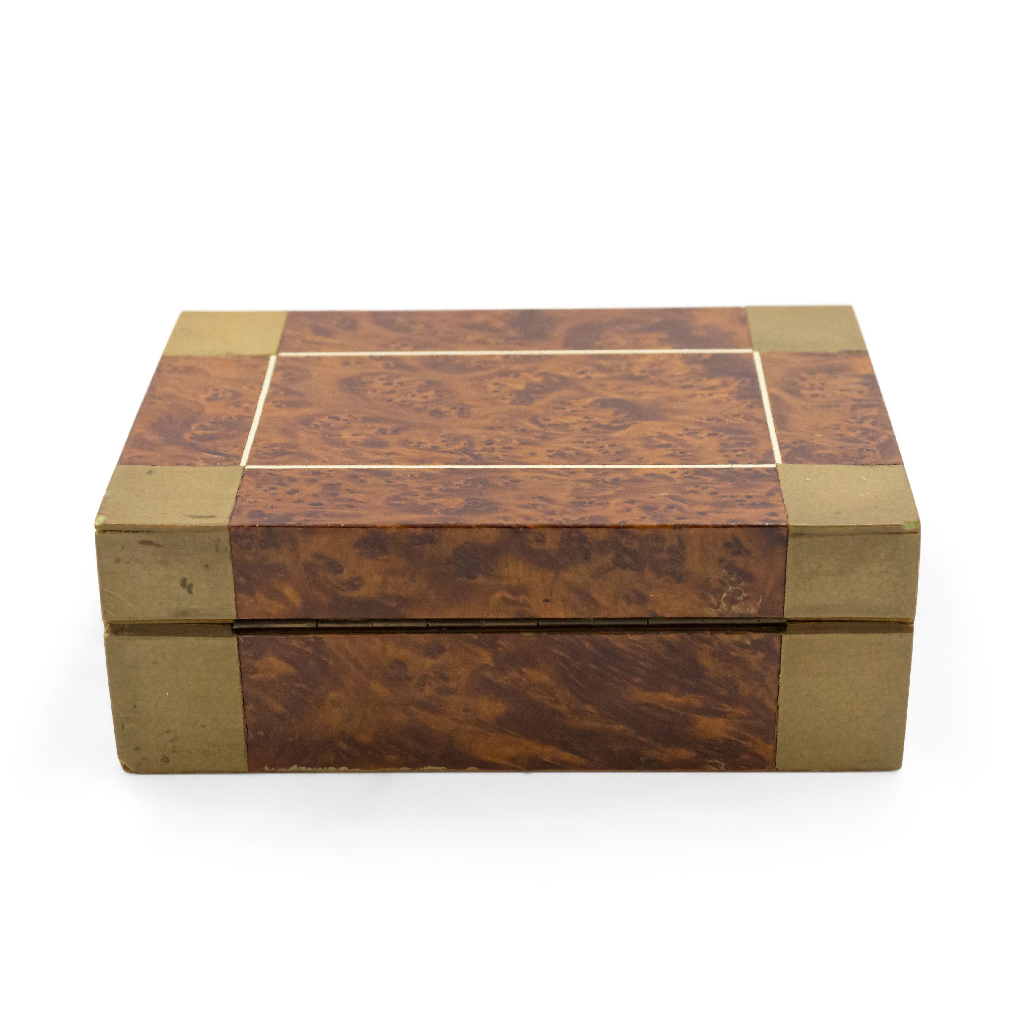 Boîte en bois de ronce du milieu du siècle Bon état - En vente à New York, NY