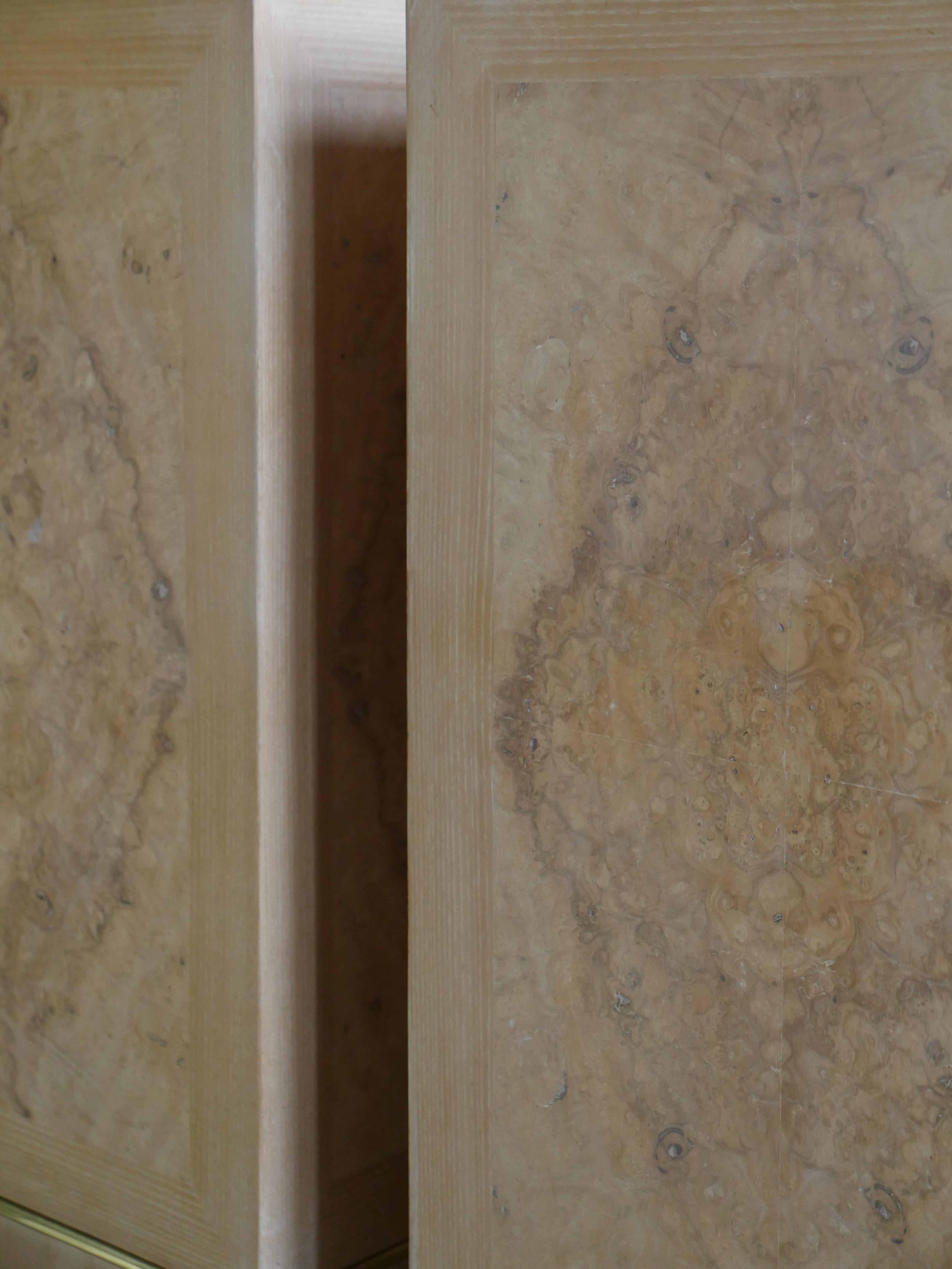 Metà XX secolo Piedistalli in legno di radica di metà secolo di Drexel Heritage  - Set di 2 in vendita