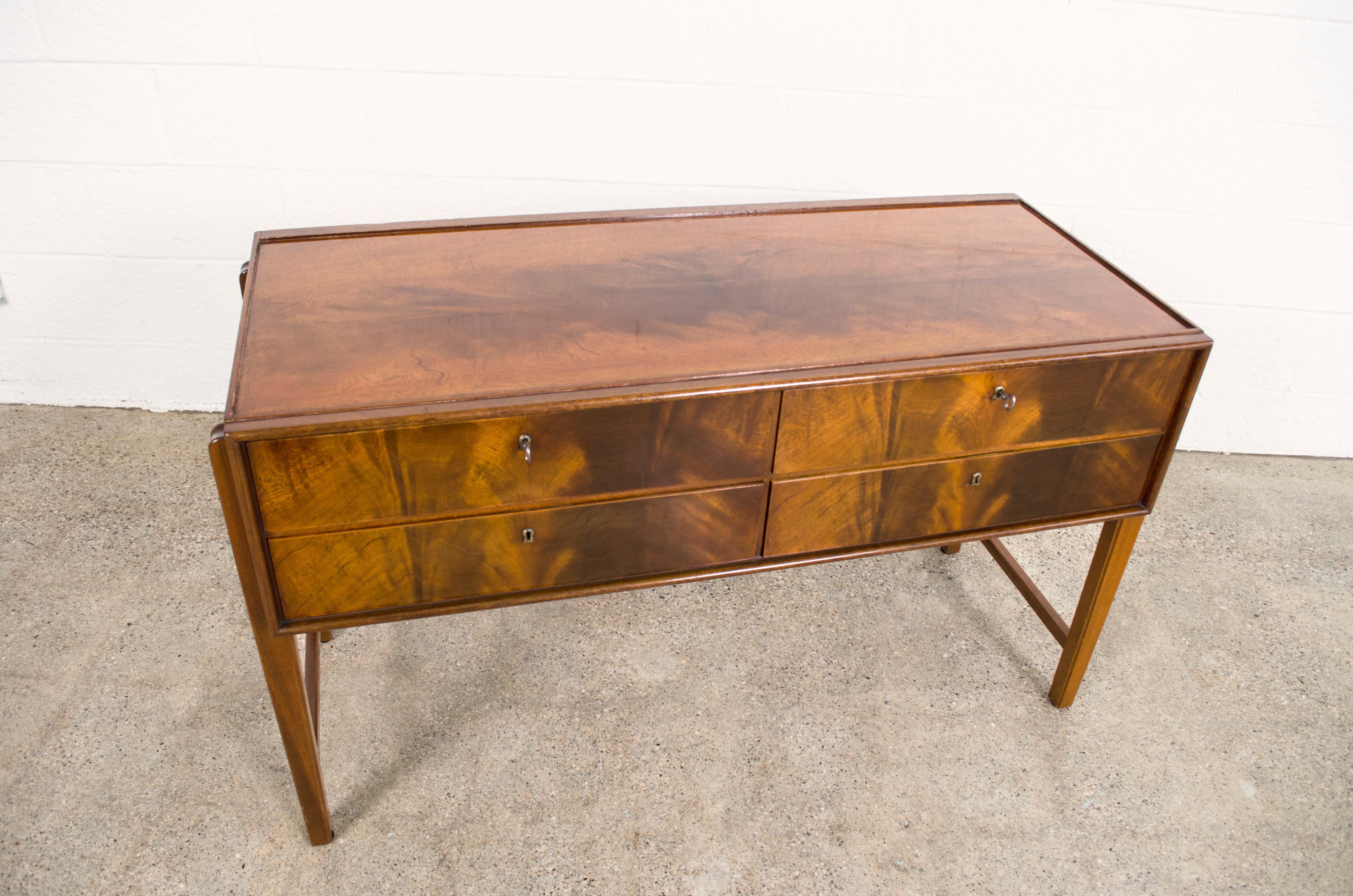 Midcentury Burl Wood Sideboard Credenza with Glass Top, 1960s In Good Condition For Sale In Detroit, MI
