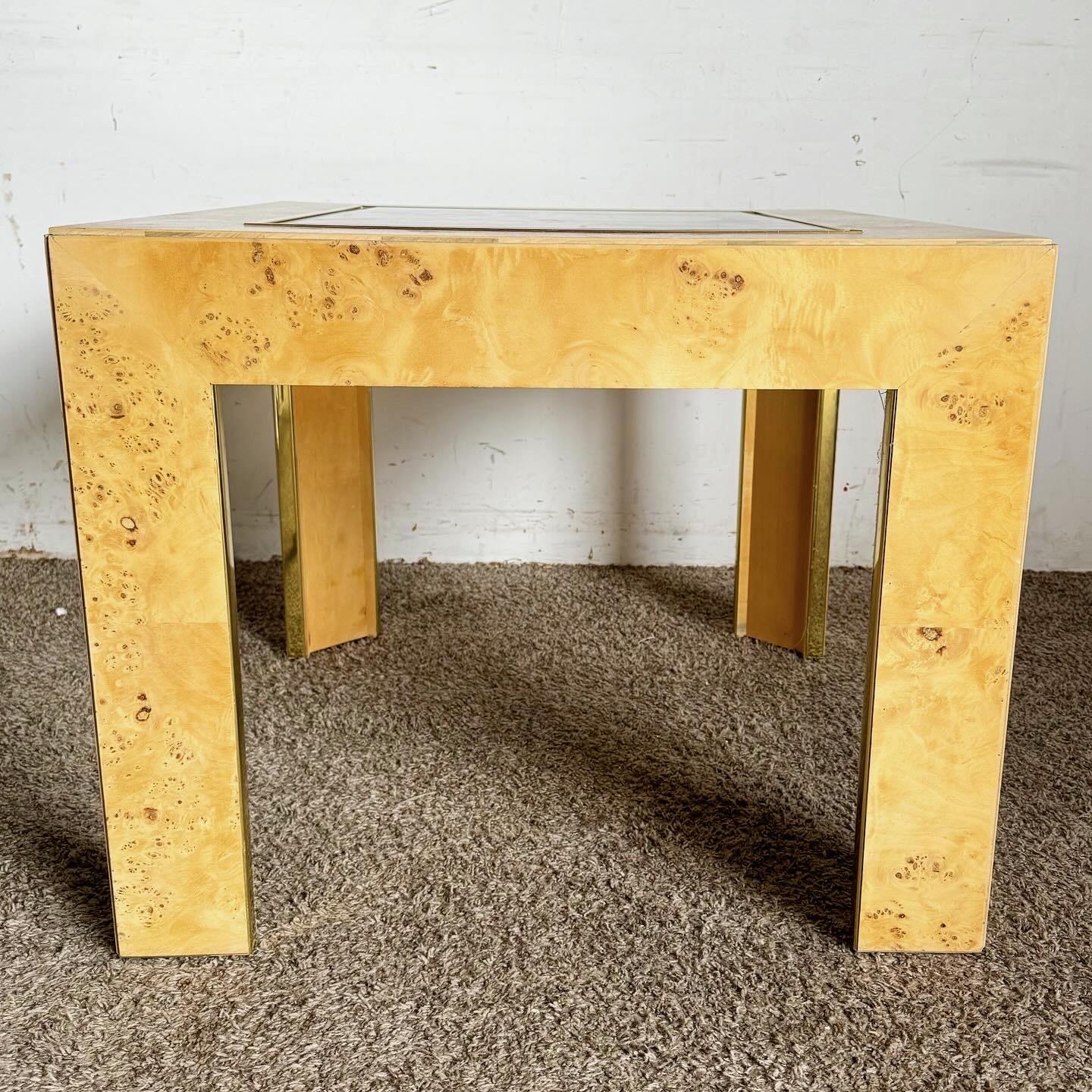 Table d'appoint du milieu du siècle dernier en placage de bois de ronce, verre fumé et or de Thomasville Bon état - En vente à Delray Beach, FL