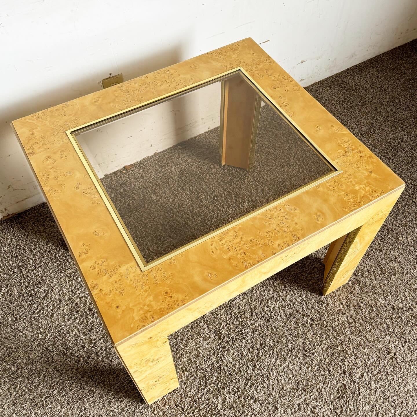 Table d'appoint du milieu du siècle dernier en placage de bois de ronce, verre fumé et or de Thomasville en vente 3