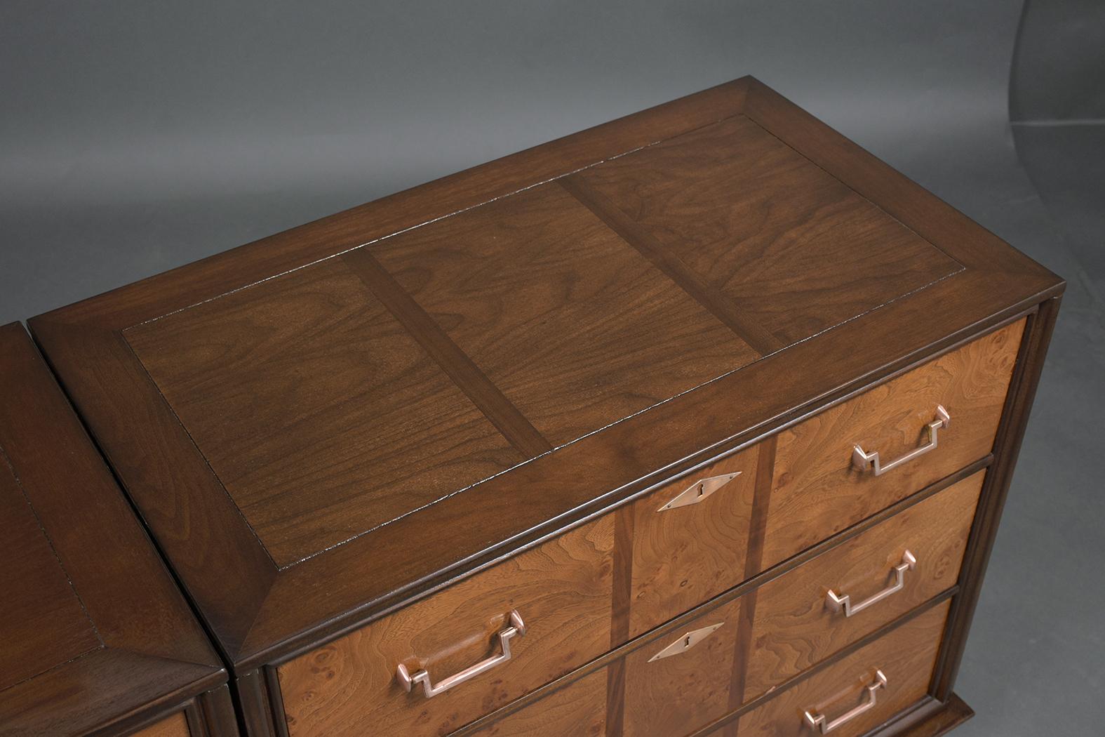 Vintage Burled Chest of Drawers with Brass Handles - Mid-Century Elegance For Sale 2