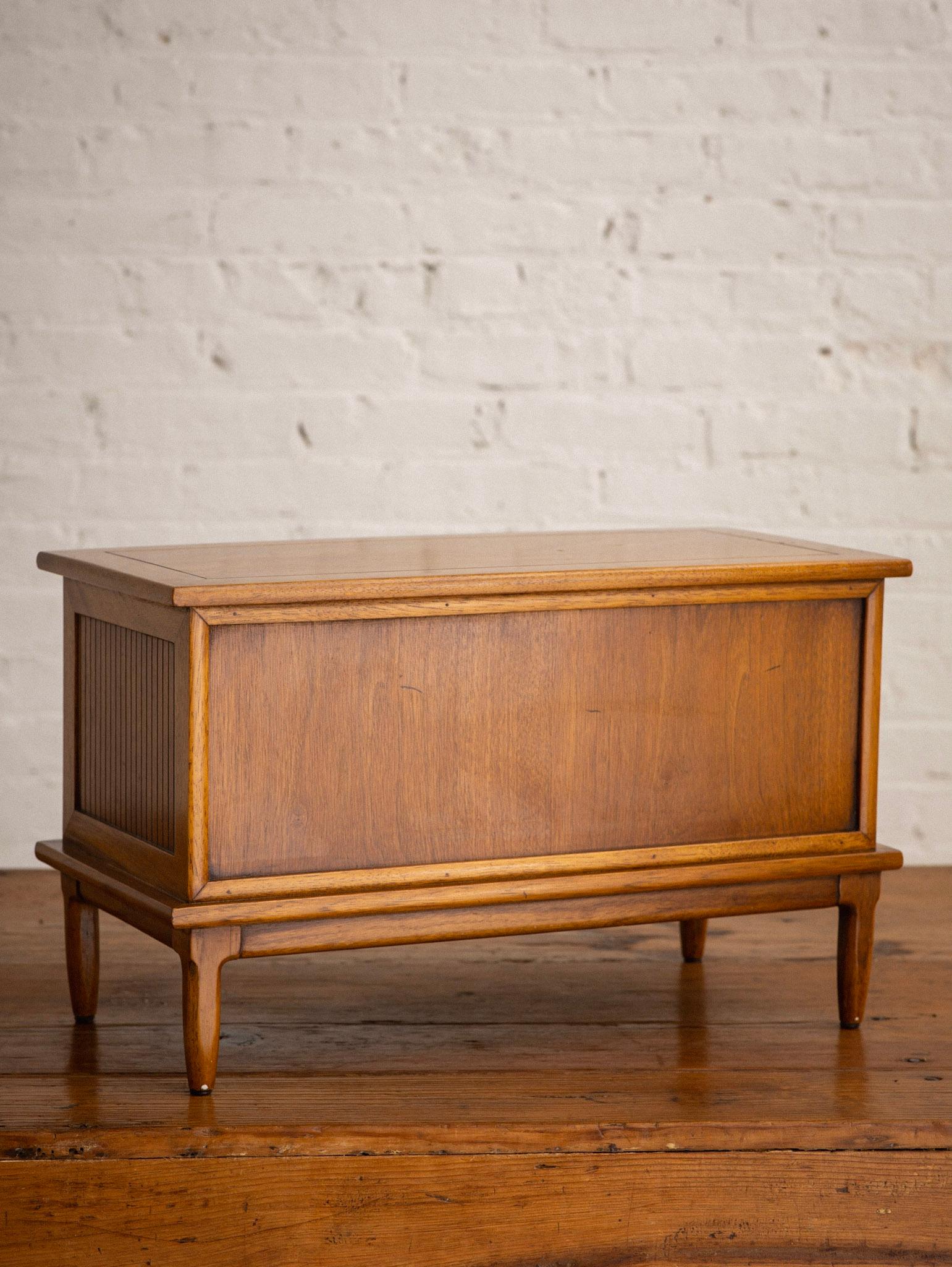 Mid-Century Burled Oak Tomlinson 'Sophisticate' Jewelry Box For Sale 1