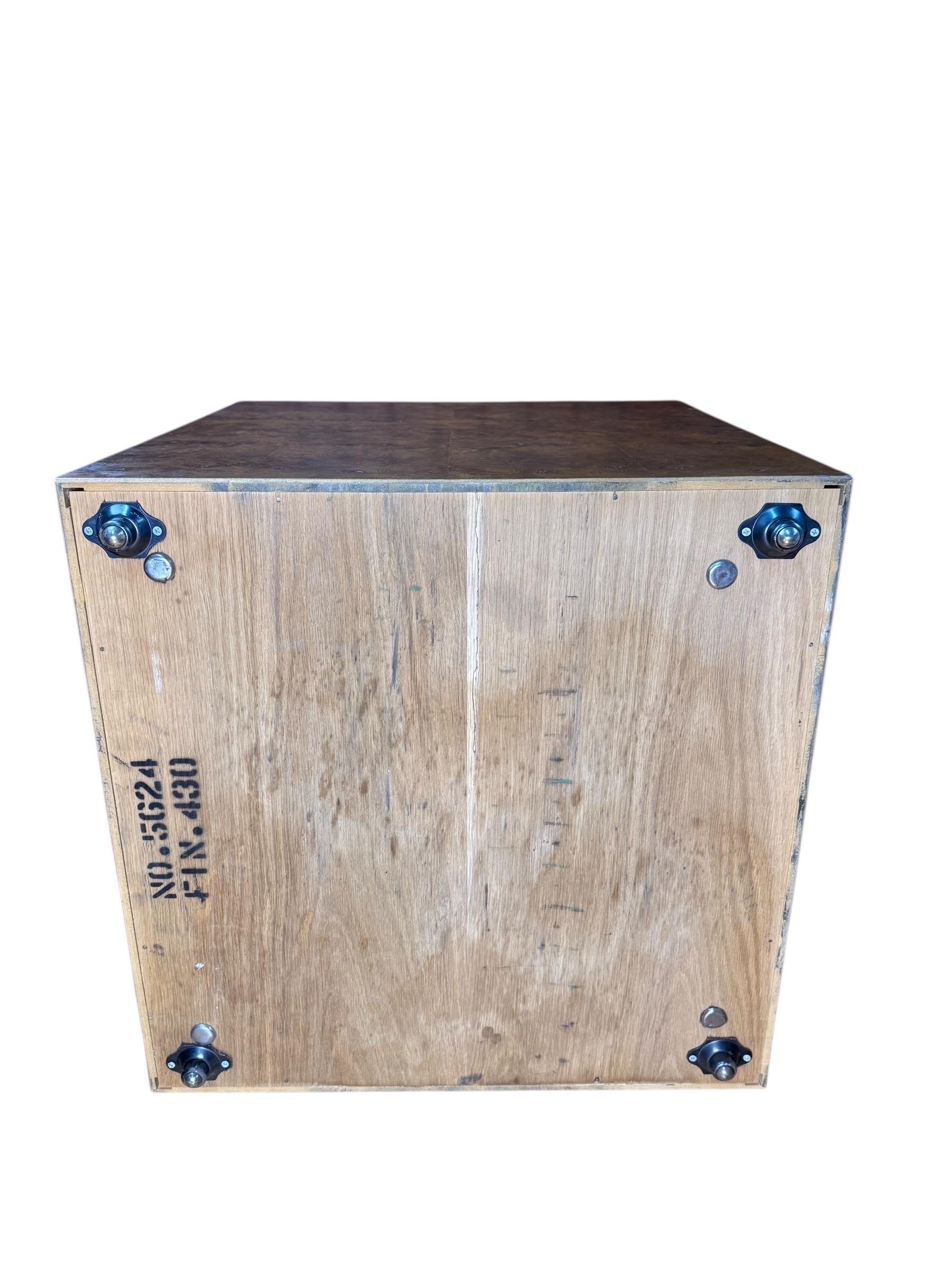 Mid-Century moderno Tavolino a cubo in legno di radica del Medioevo nello stile di Milo Baughman in vendita