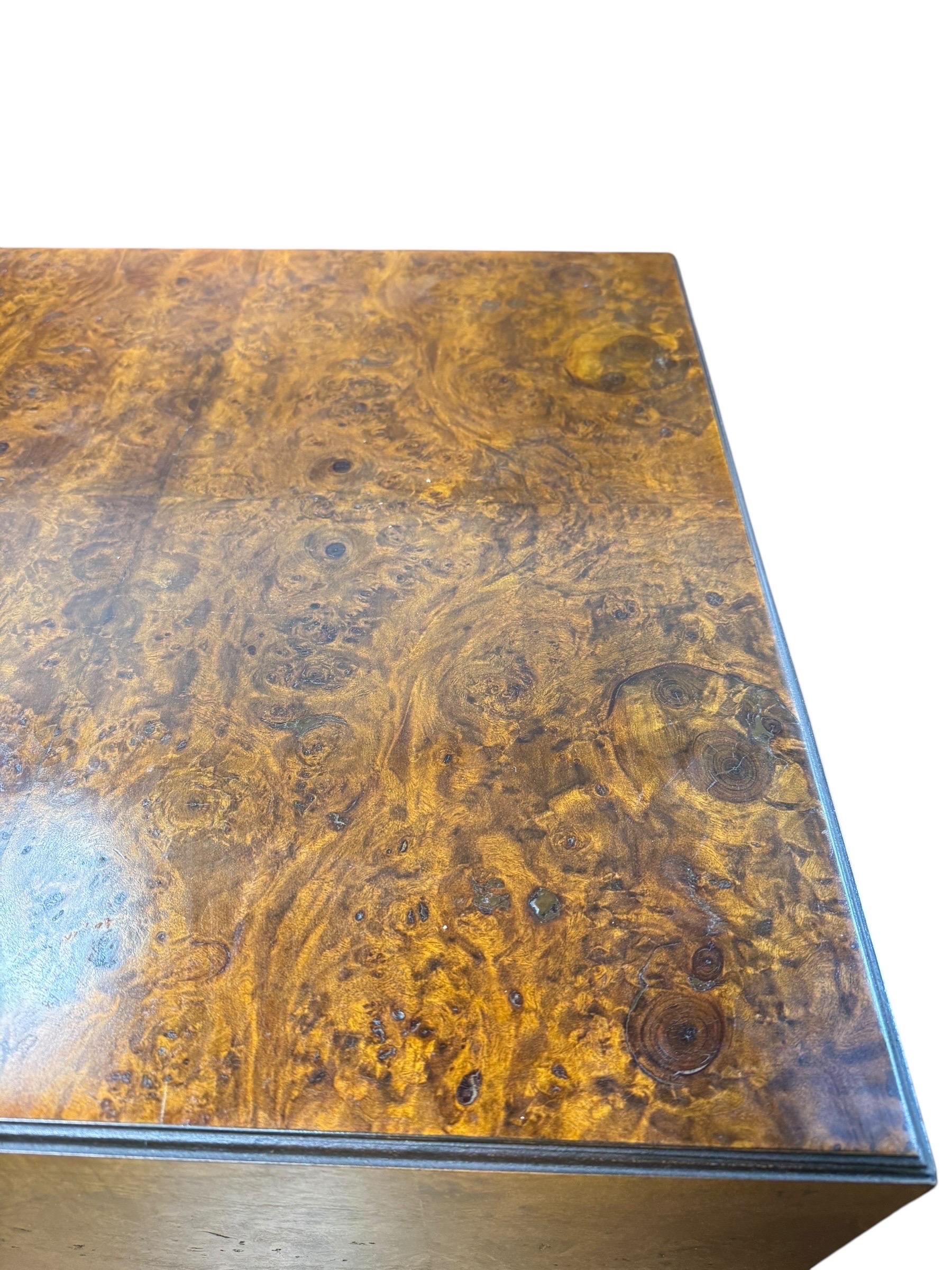 Tavolino a cubo in legno di radica del Medioevo nello stile di Milo Baughman In condizioni buone in vendita a Esperance, NY