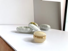 Caja de Baratijas, Pastillero, Ormolu, Crema de Alabastro Bruñido de Mediados de Siglo, Etiquetada