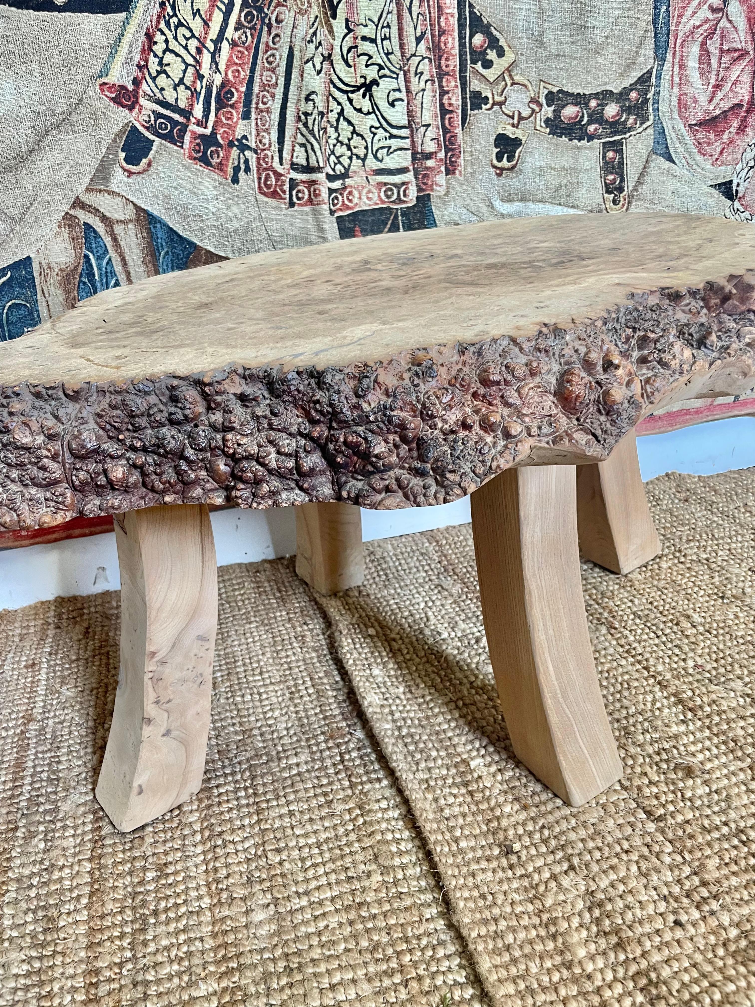 Milieu du XXe siècle Table basse en loupe d'orme du milieu du siècle en vente