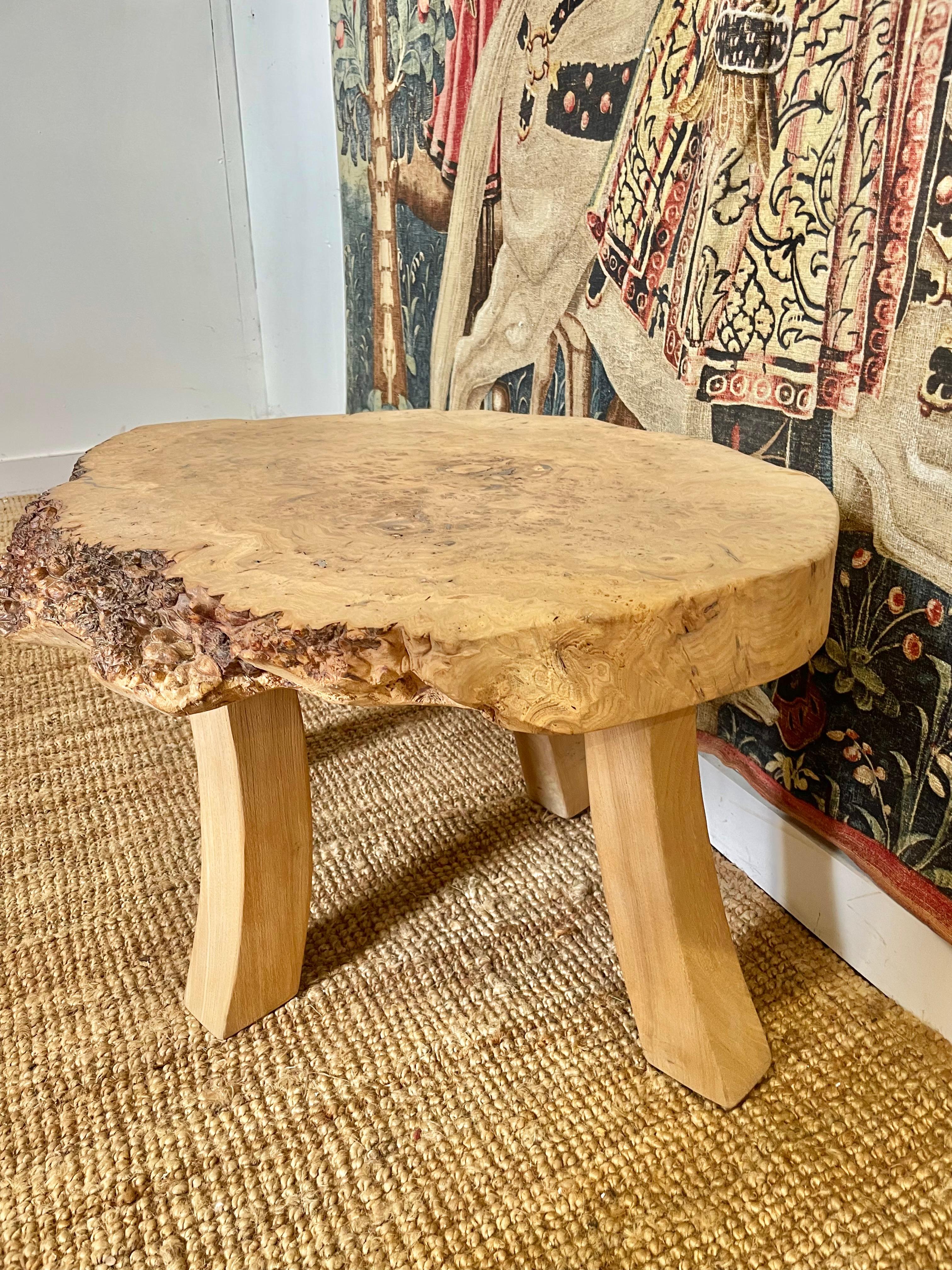 Orme Table basse en loupe d'orme du milieu du siècle en vente