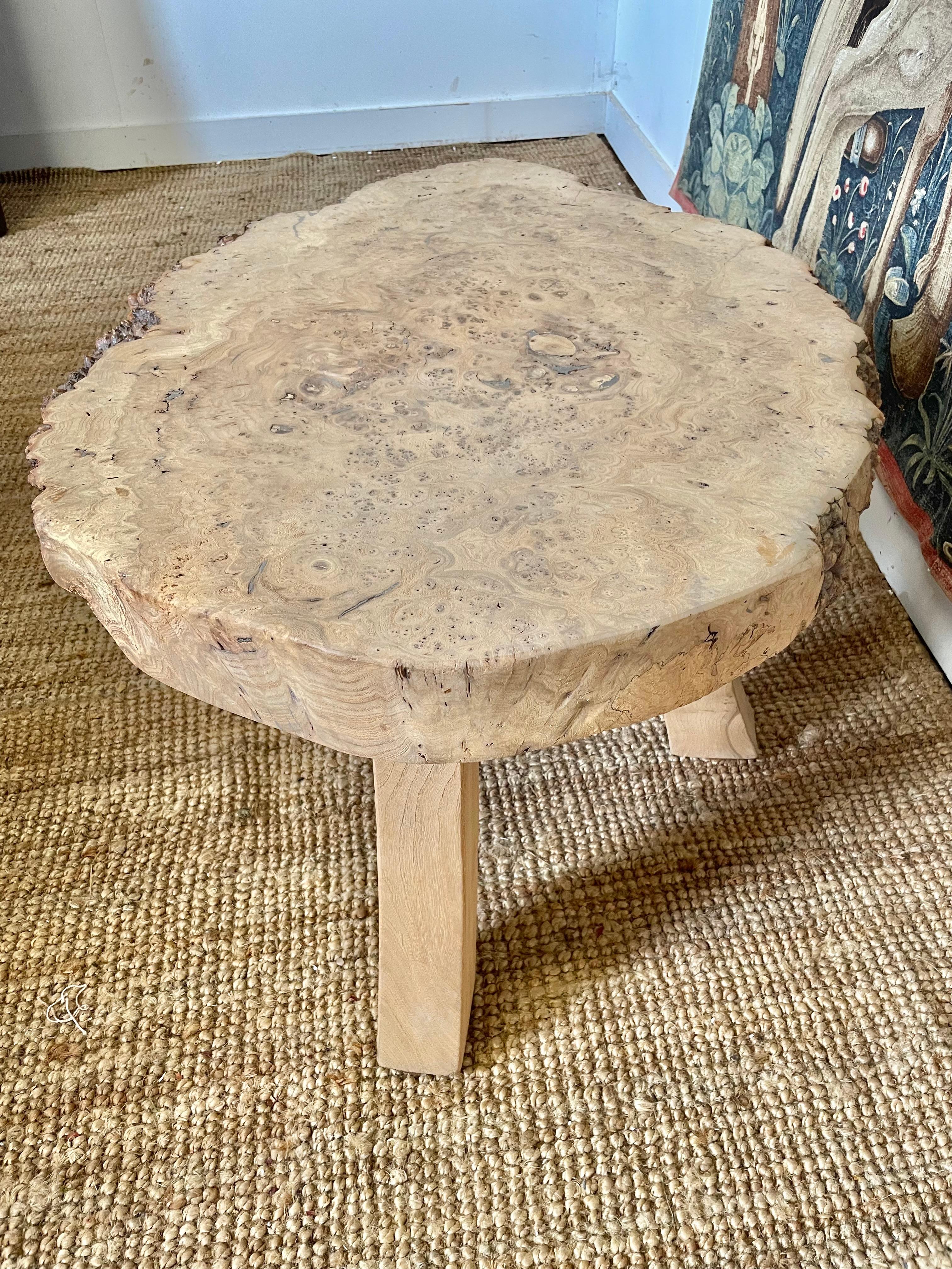 Table basse en loupe d'orme du milieu du siècle en vente 1