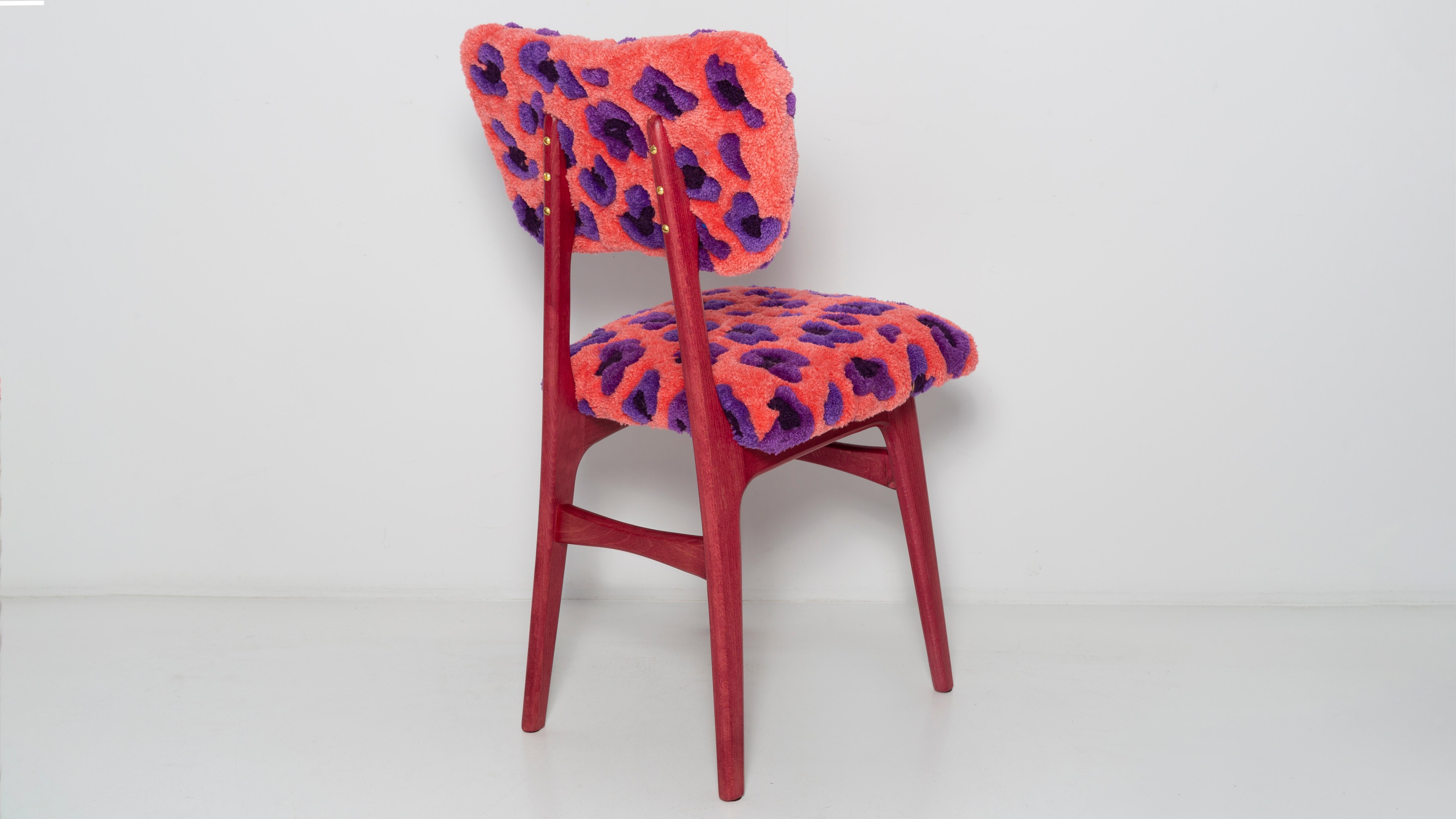 Mid Century Schmetterling Stuhl, Hand Tufting Rosa Wolle Leopard, Europa, 1960er Jahre (Polnisch) im Angebot