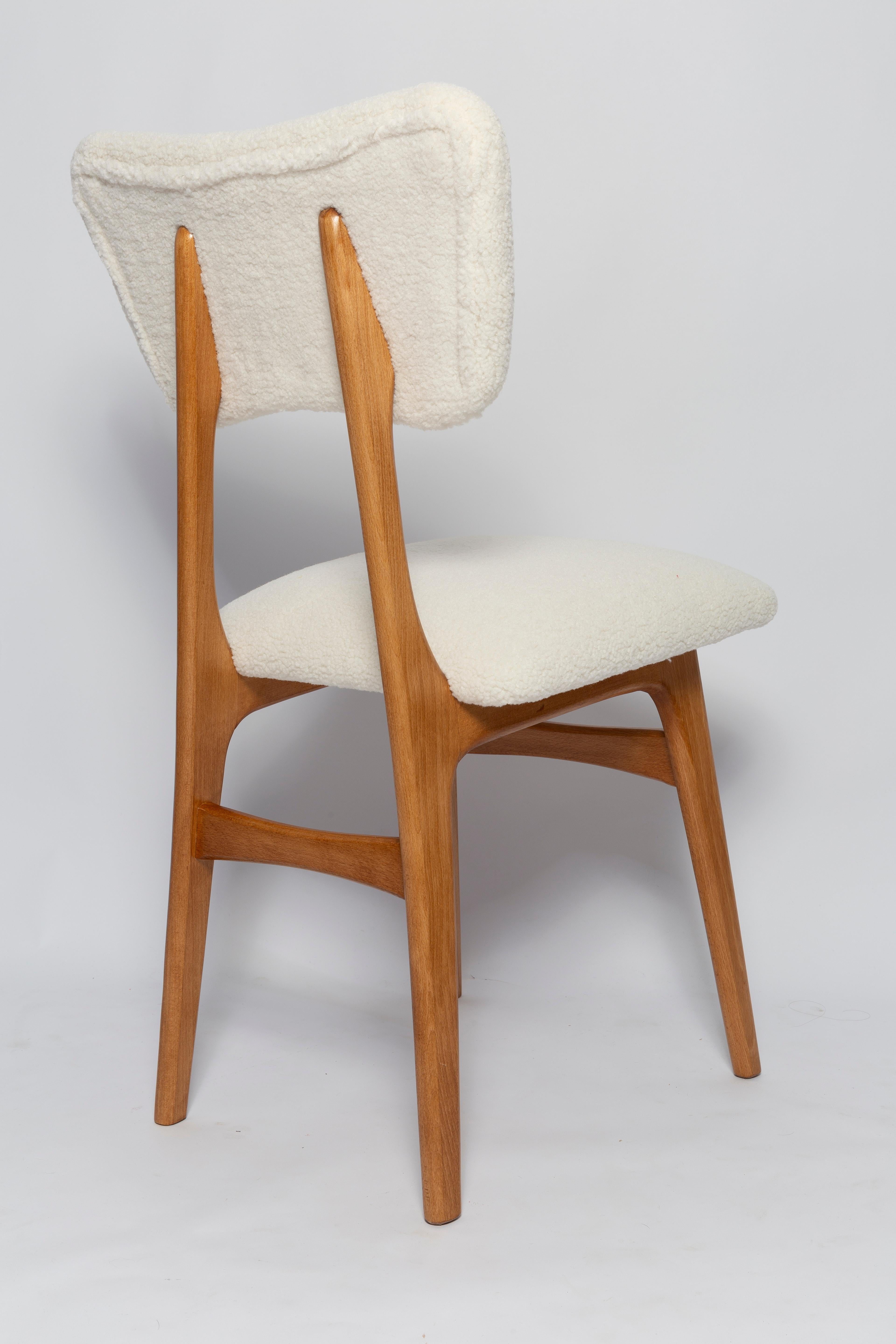 Hand-Crafted Mid Century Butterfly Chair, Light Ivory Boucle, Light Oak Wood, Europe, 1960s For Sale