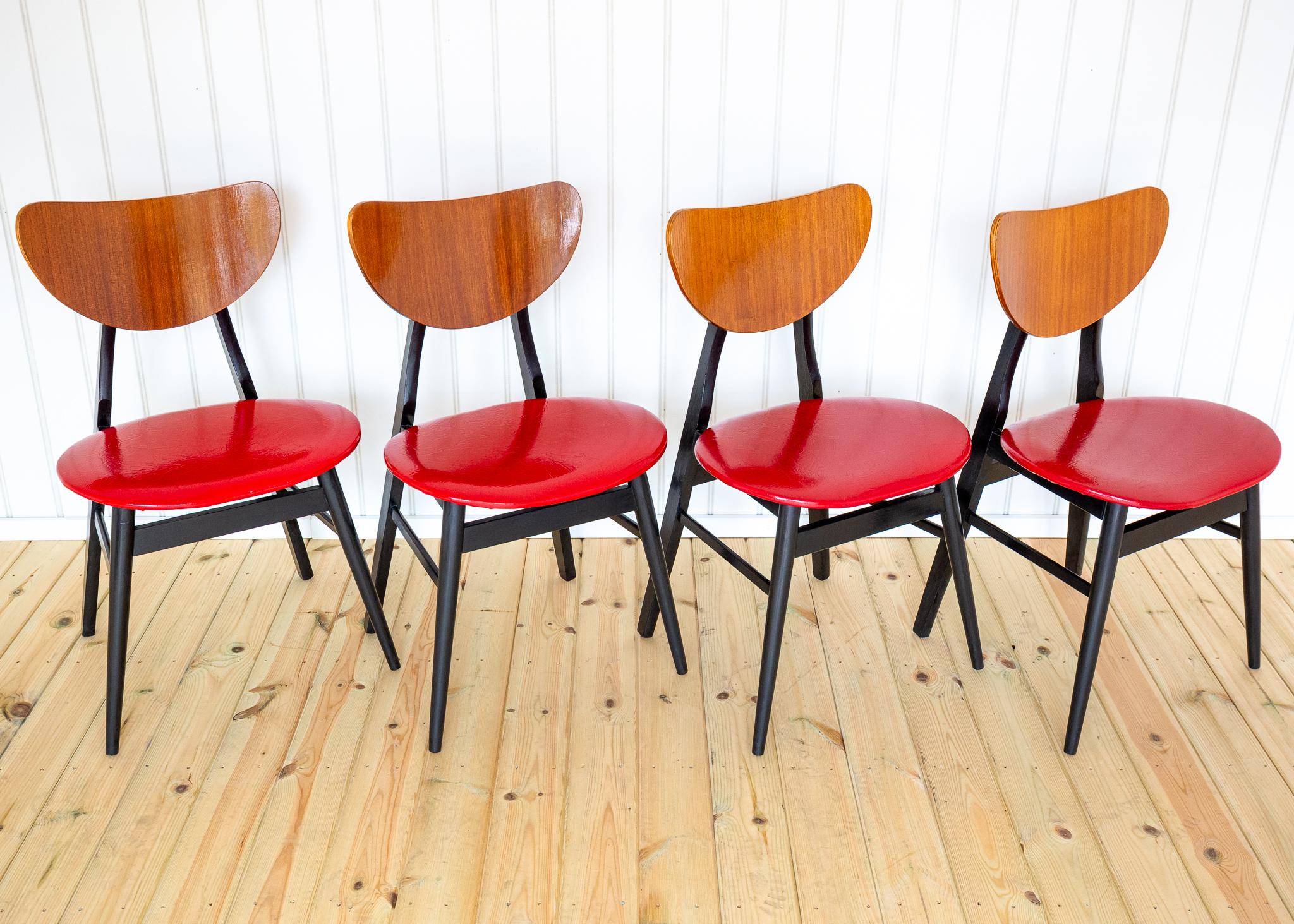 Set di 4 sedie da pranzo a farfalla del Mid Century A Space AGE 1960s 1950s Red Black in vendita 4