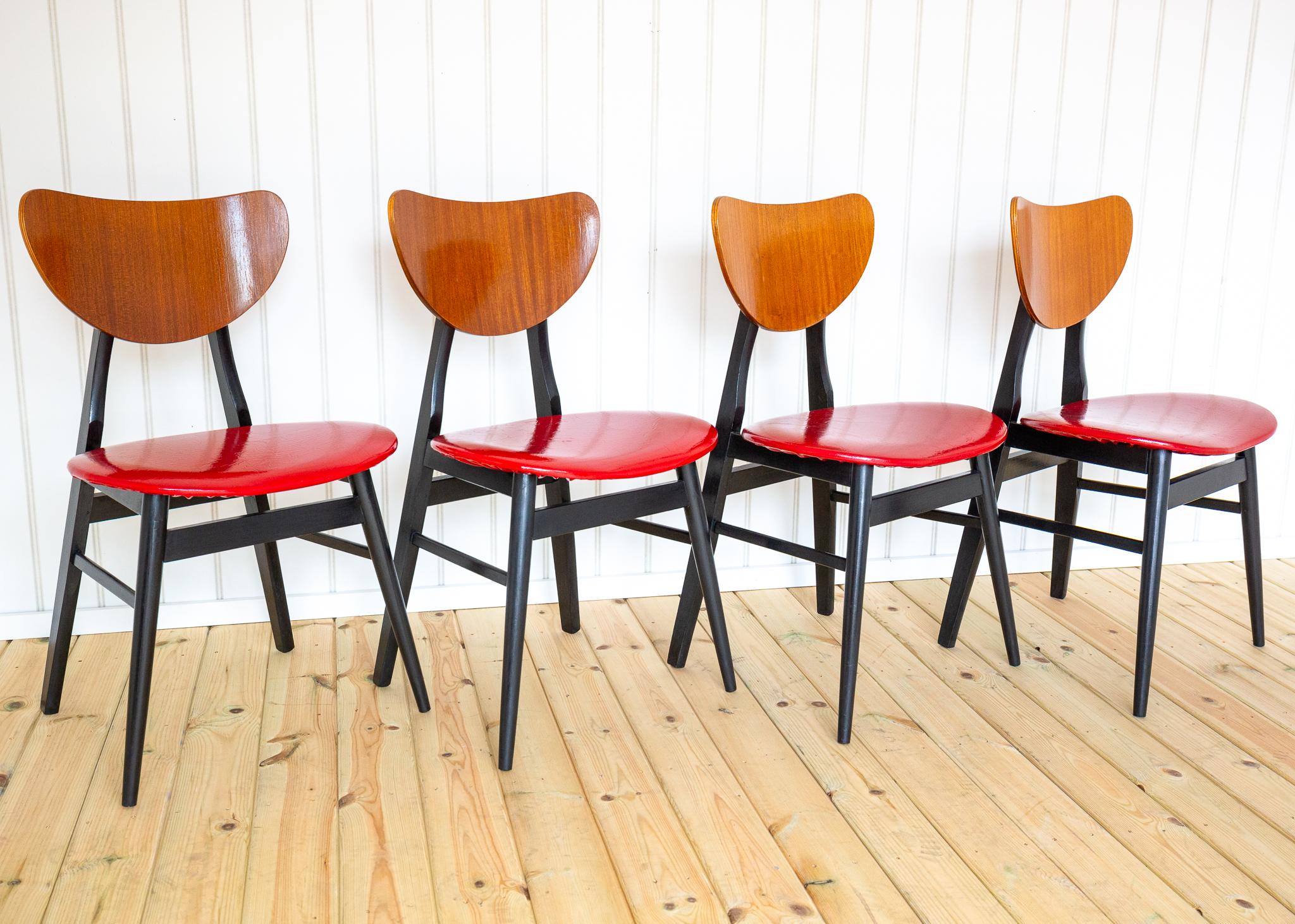 Set di 4 sedie da pranzo a farfalla del Mid Century A Space AGE 1960s 1950s Red Black In condizioni buone in vendita a London, GB