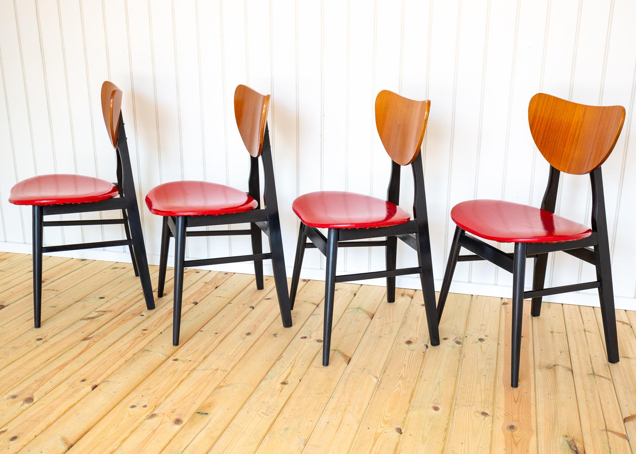 XX secolo Set di 4 sedie da pranzo a farfalla del Mid Century A Space AGE 1960s 1950s Red Black in vendita