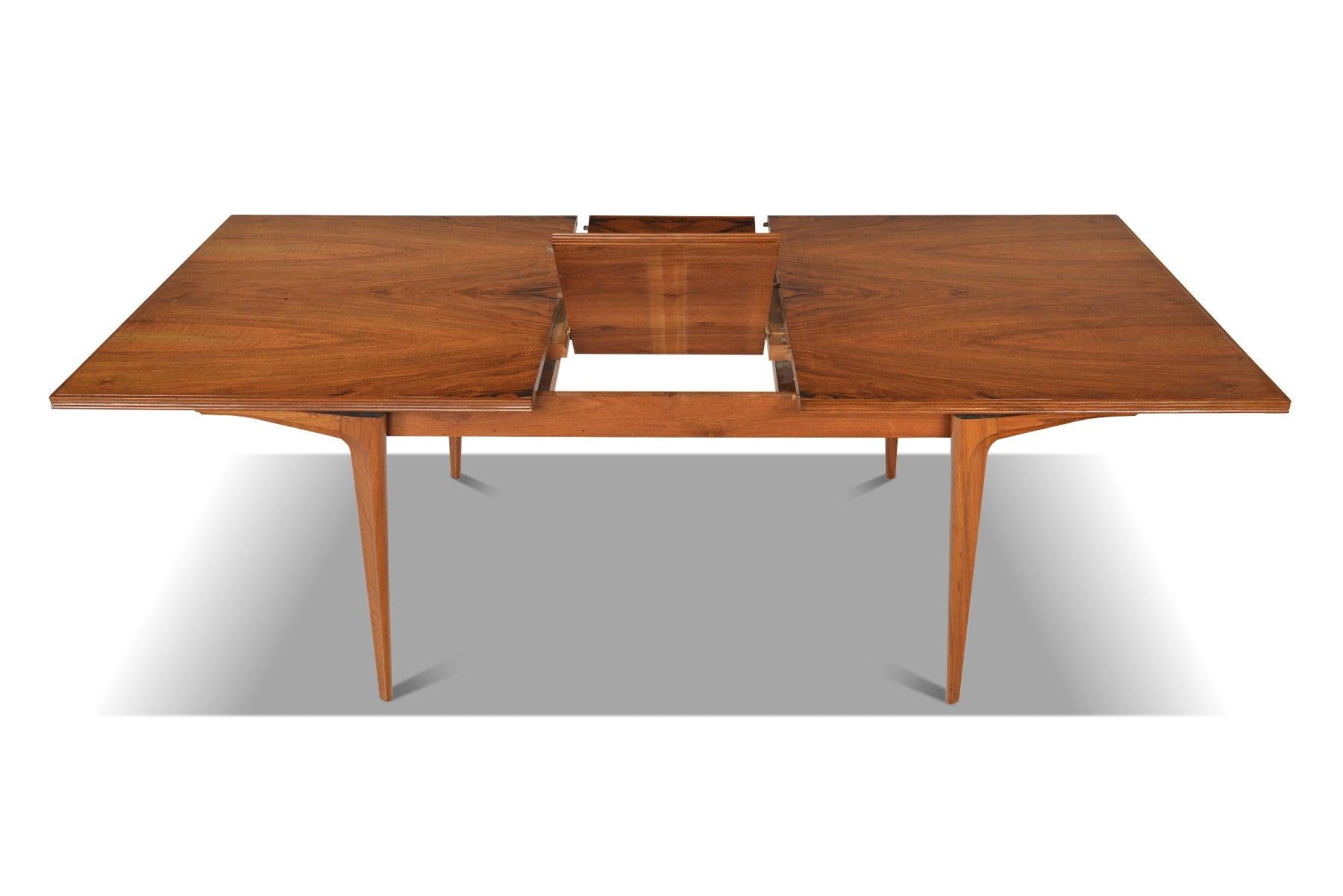 Mid Century Butterfly Leaf Dining Table in Walnut In Excellent Condition In Berkeley, CA