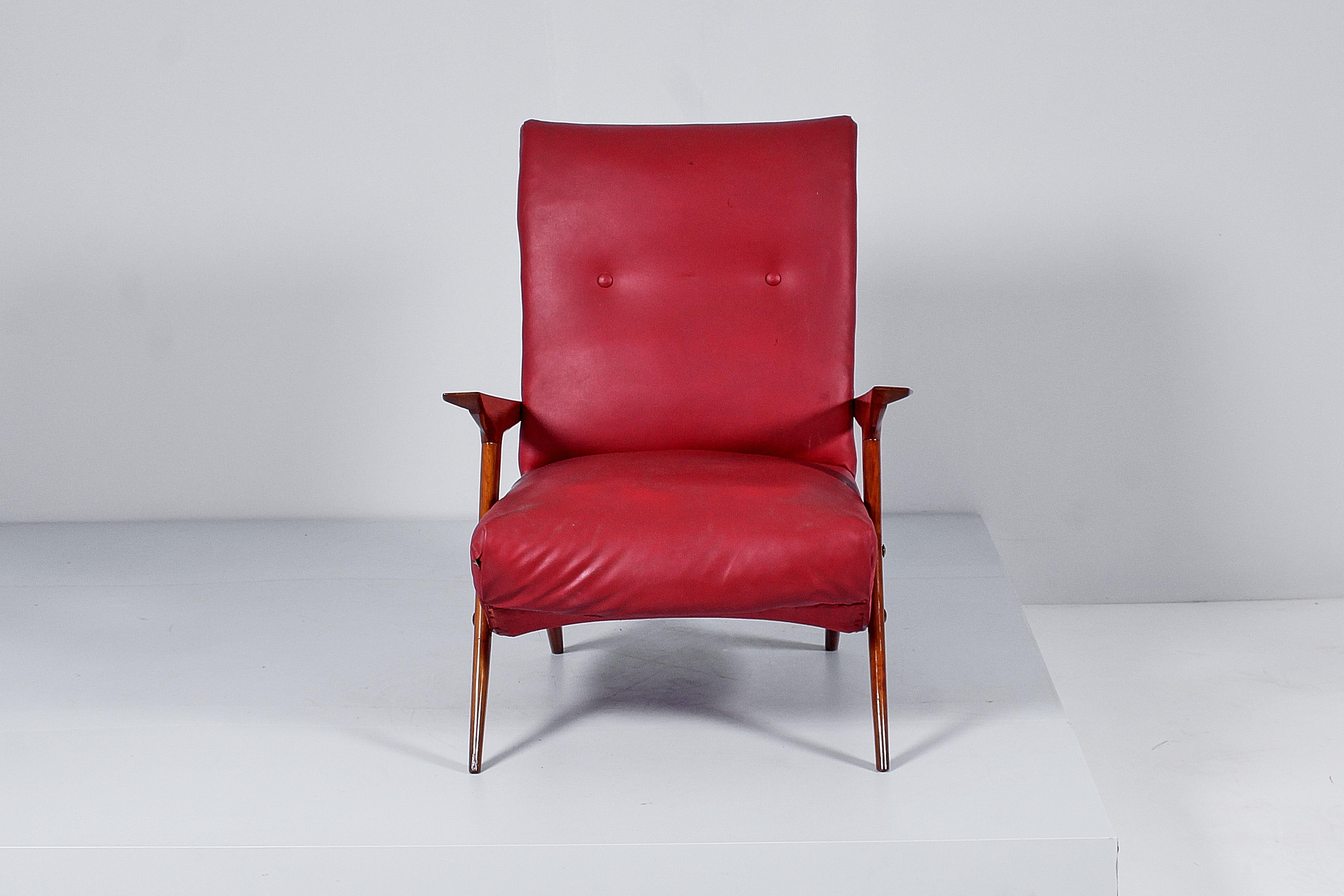 Mid-Century C. Graffi (attr.) Shaped Wood and Red Leather Armchair 50s Italy  For Sale 3