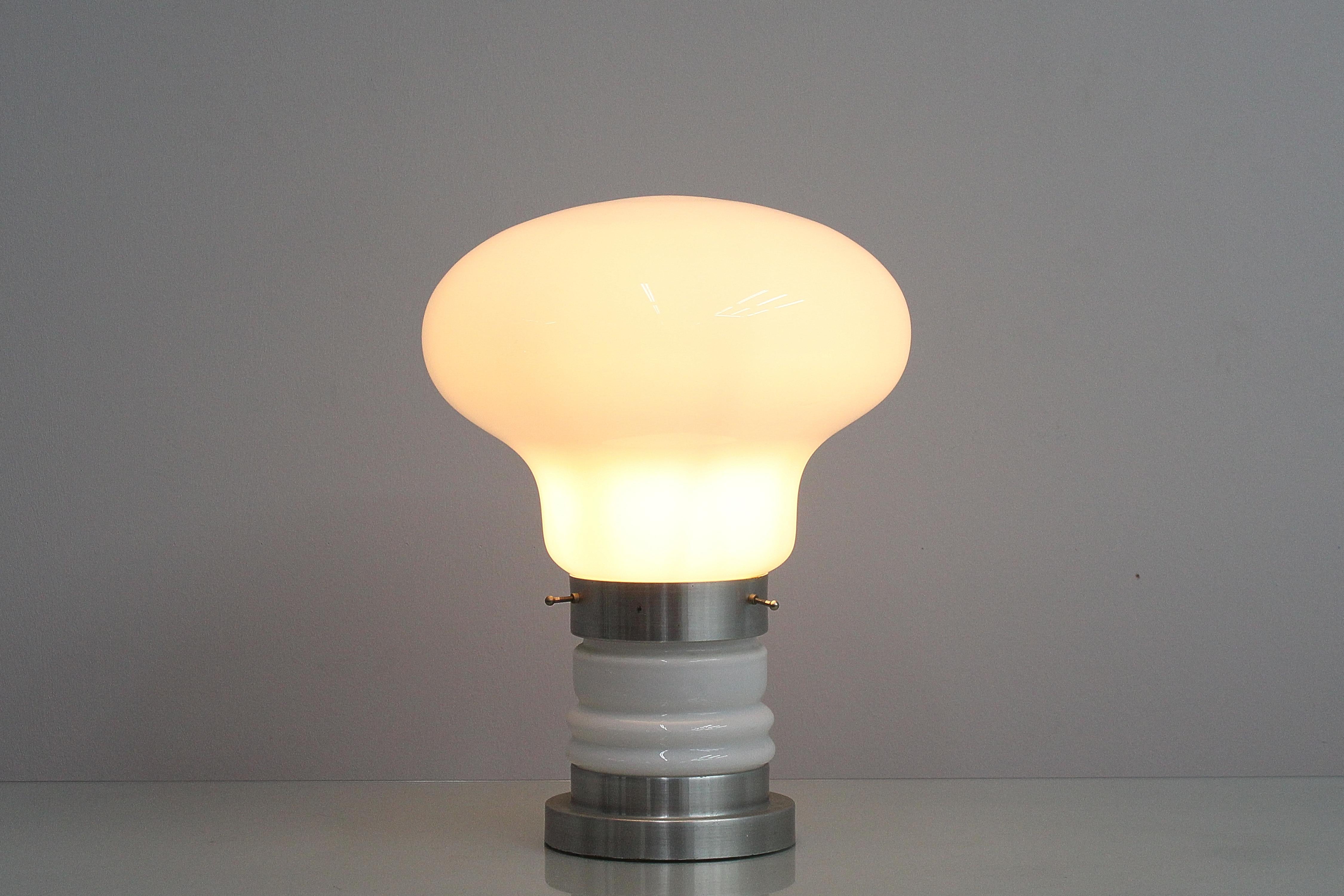 Mid-Century-Tischlampe aus Aluminium und Muranoglas, C. Nason für Mazzega, 70er Jahre, Italien (Moderne der Mitte des Jahrhunderts) im Angebot