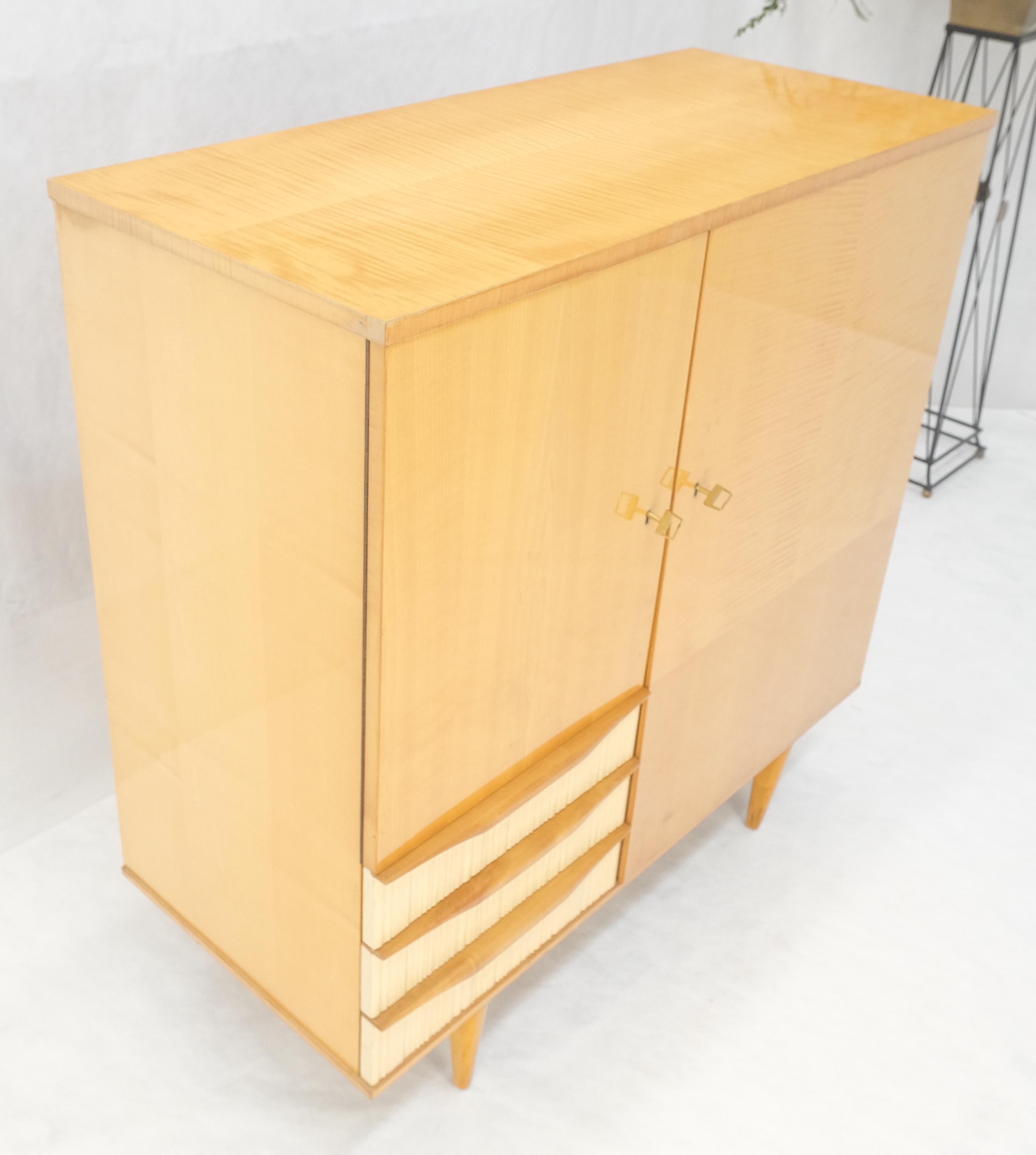 Commode en bouleau blond du milieu des années 1950, moderne et suédoise, côte à côte, Chifforobe en vente 5